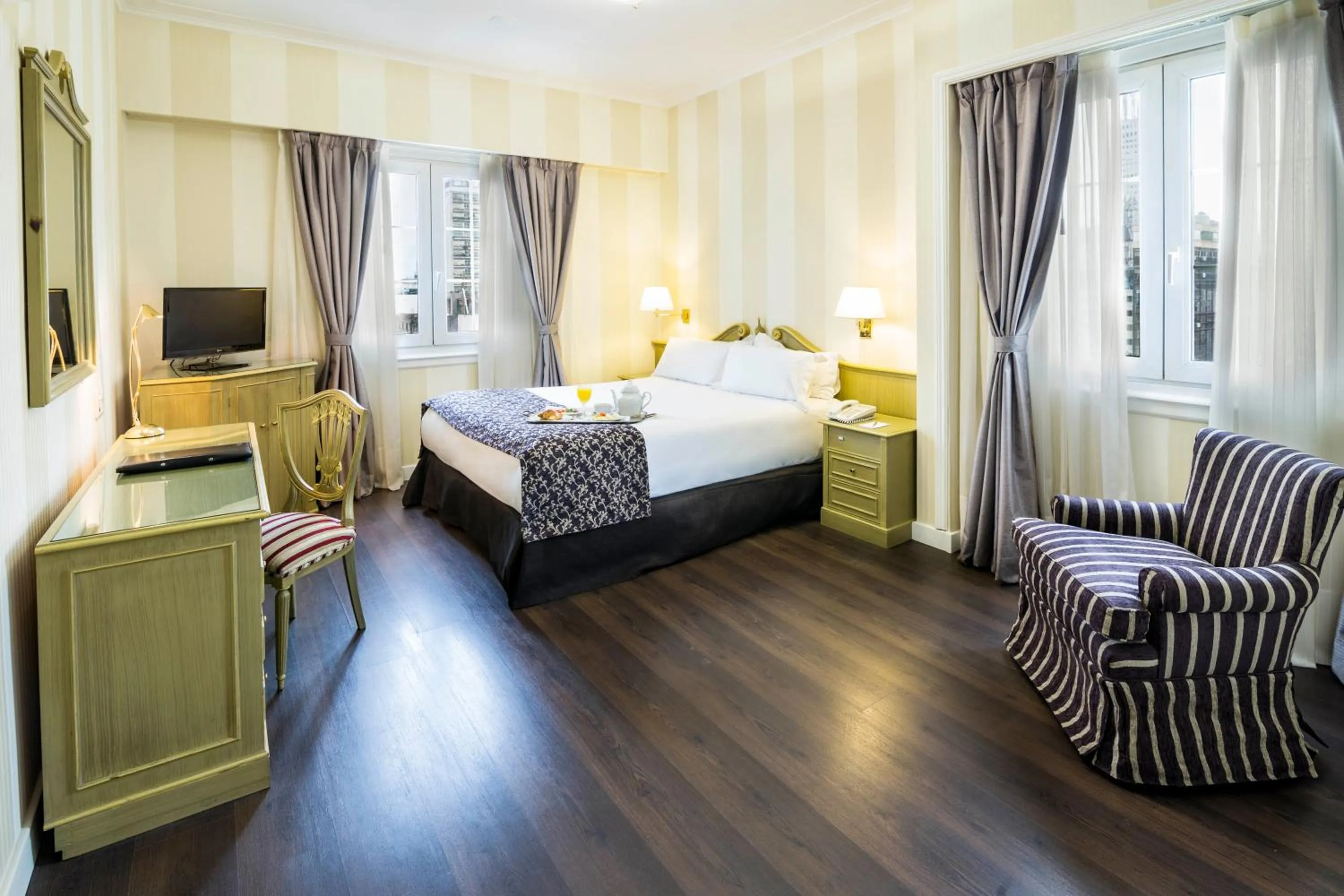 Superior Double Room in Claridge Hotel