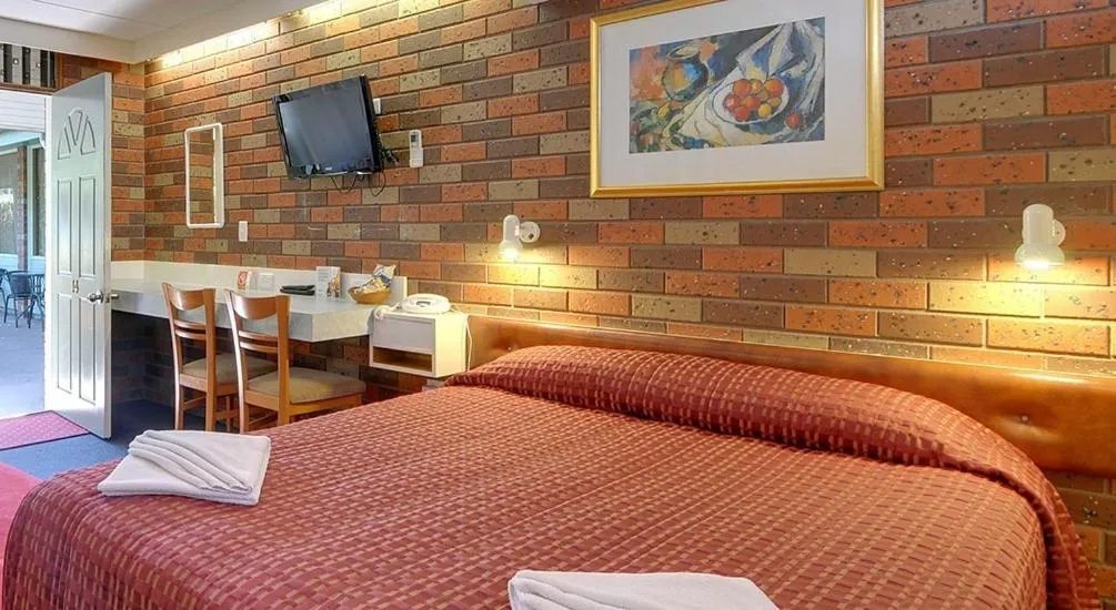 Executive Queen Room in Cedar Lodge Motel