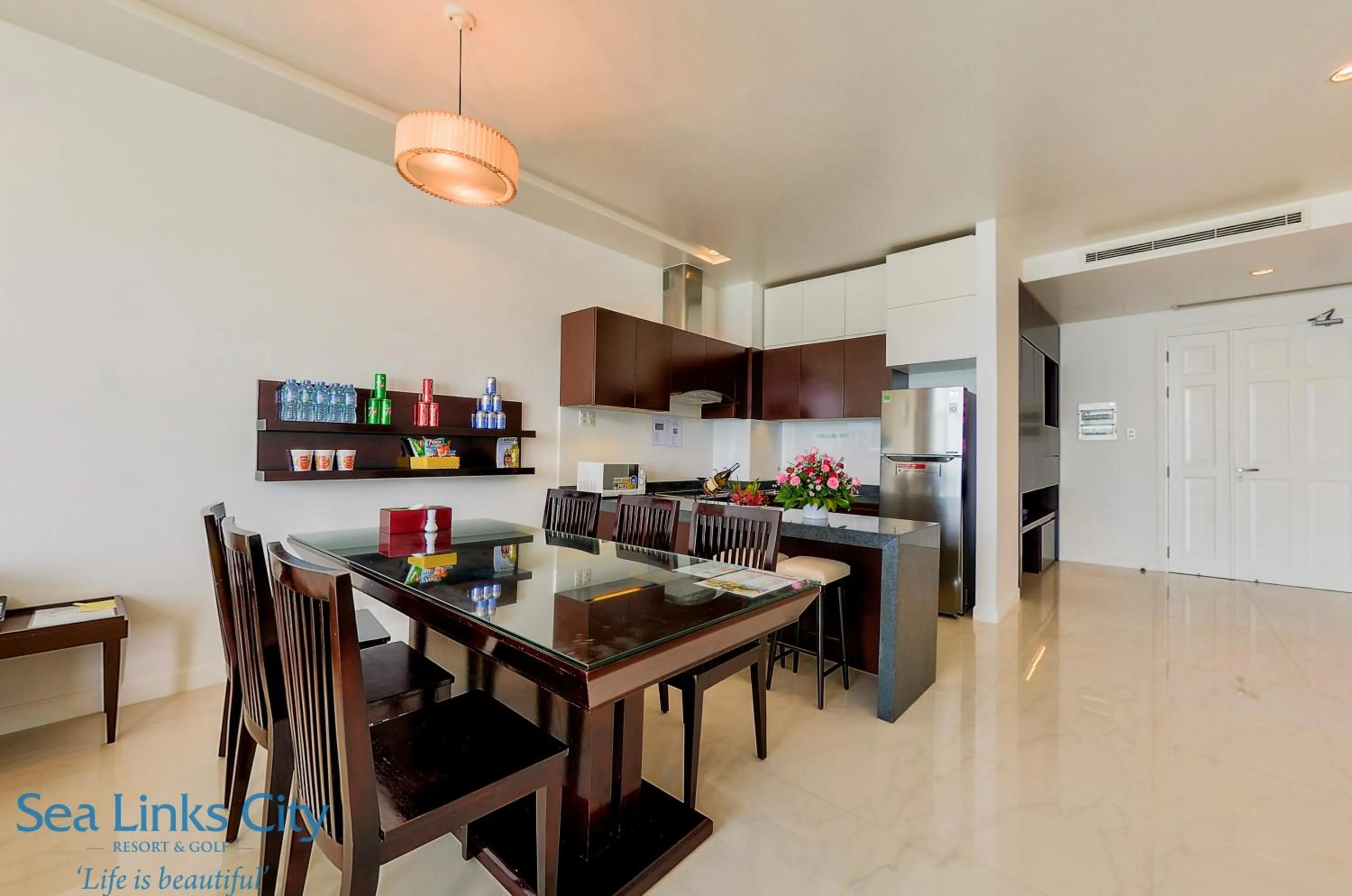 Three-Bedroom Apartment with Balcony in Ocean Vista
