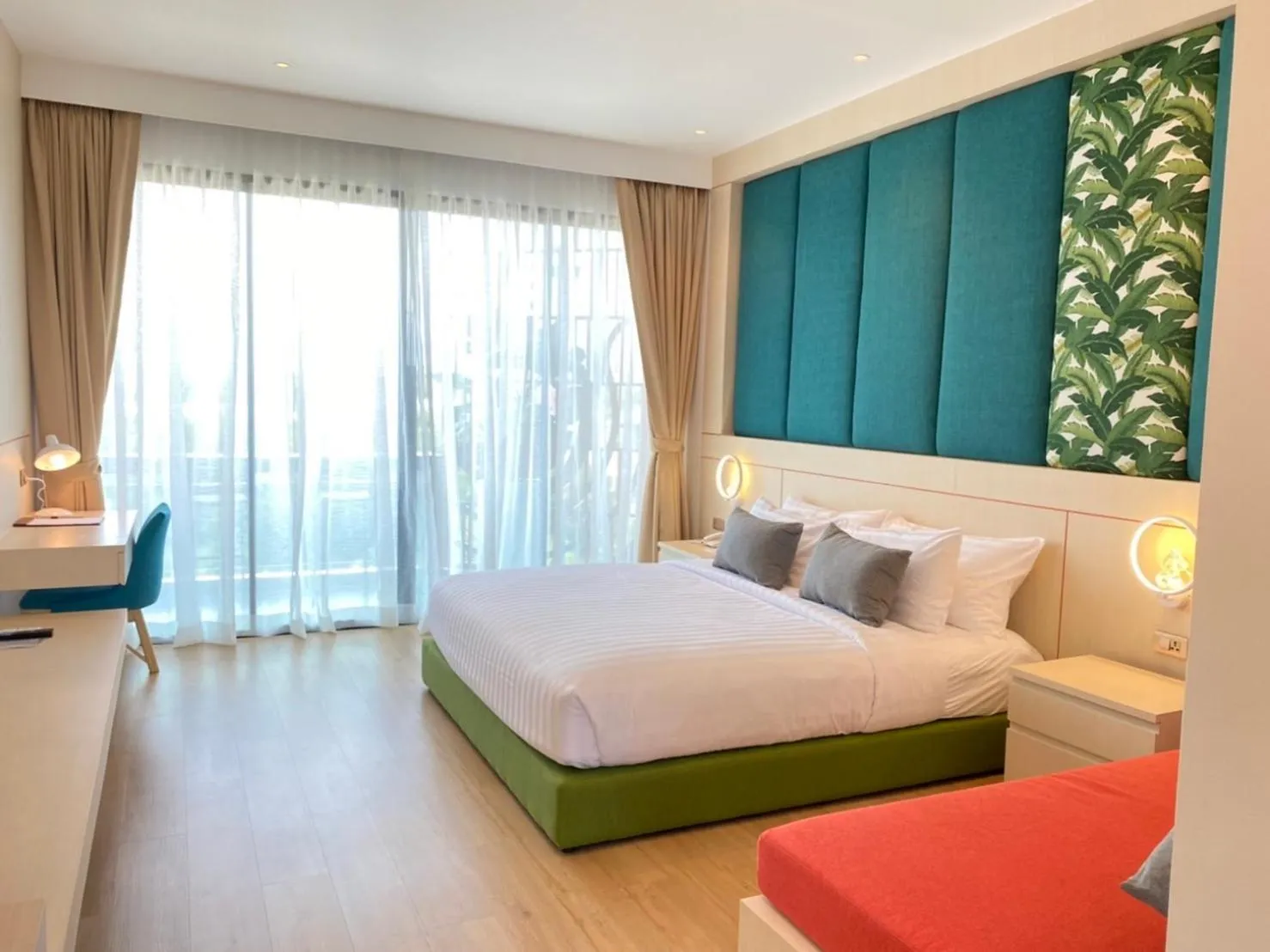 Superior Queen Room in The Poem Hotel