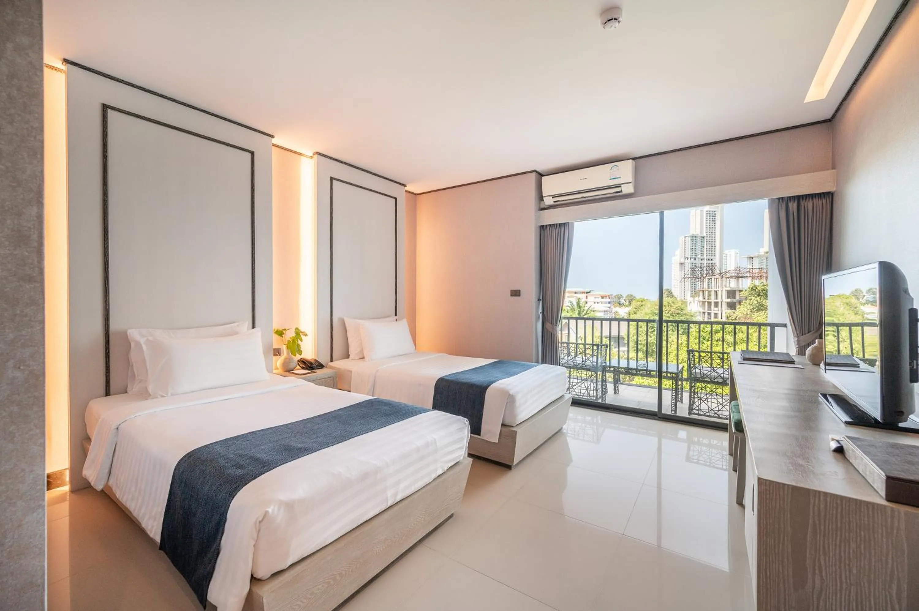 Superior Twin Room in Manhattan Pattaya Hotel - SHA Extra Plus
