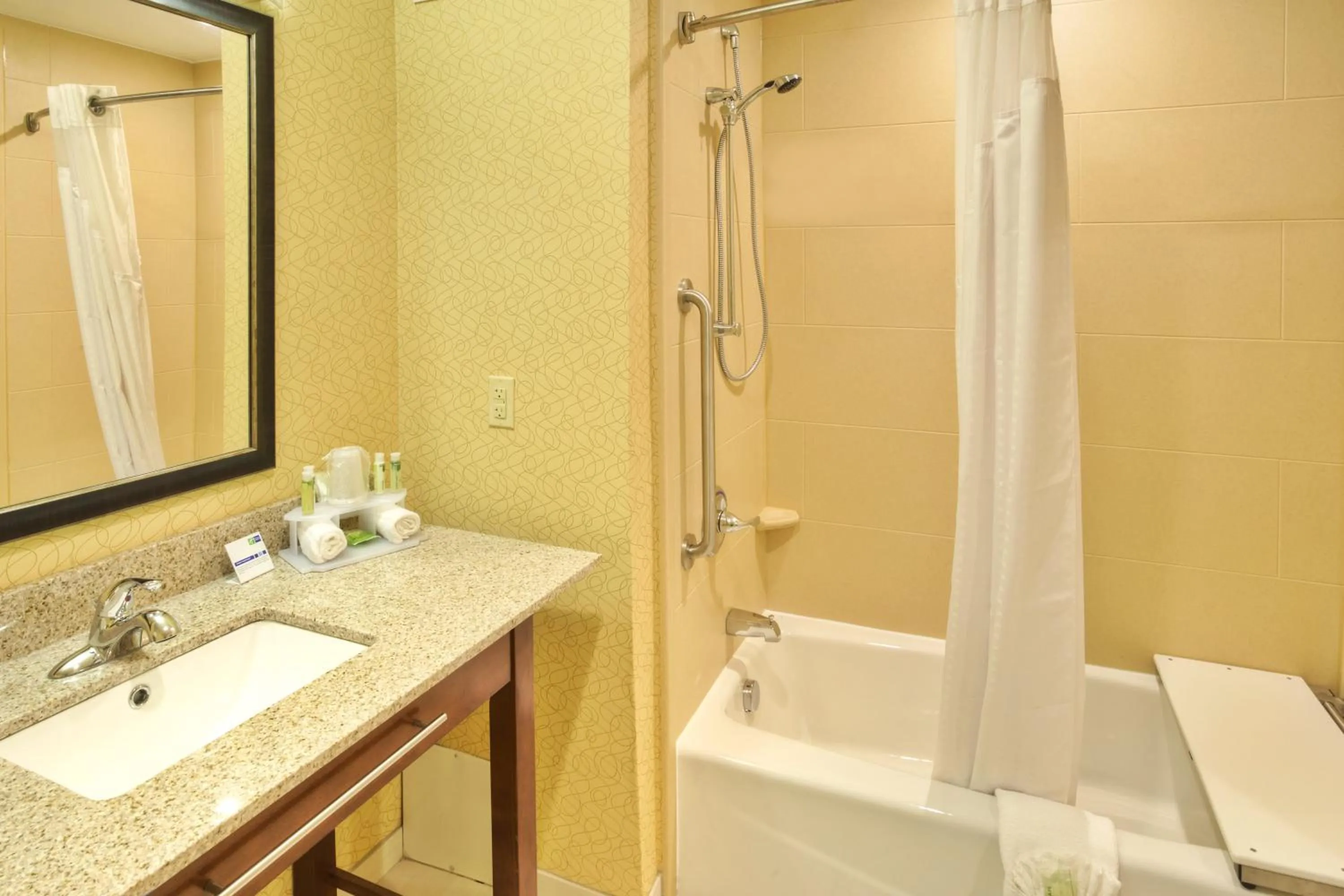 Suite - Hearing Accessible - Non-Smoking in Holiday Inn Express Frankenmuth by IHG