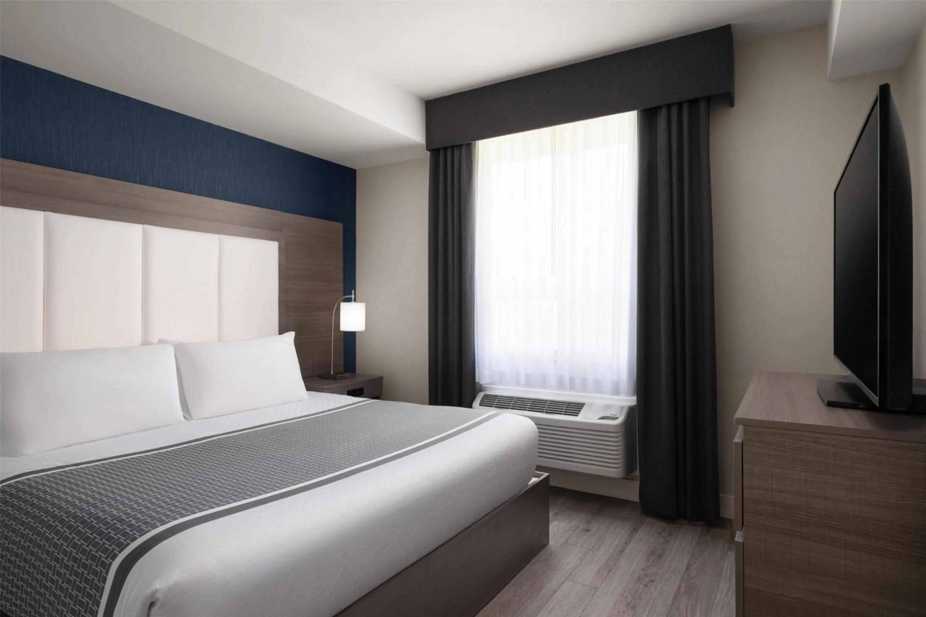 King Room with Kitchenette in Best Western Plus Gateway to the Falls