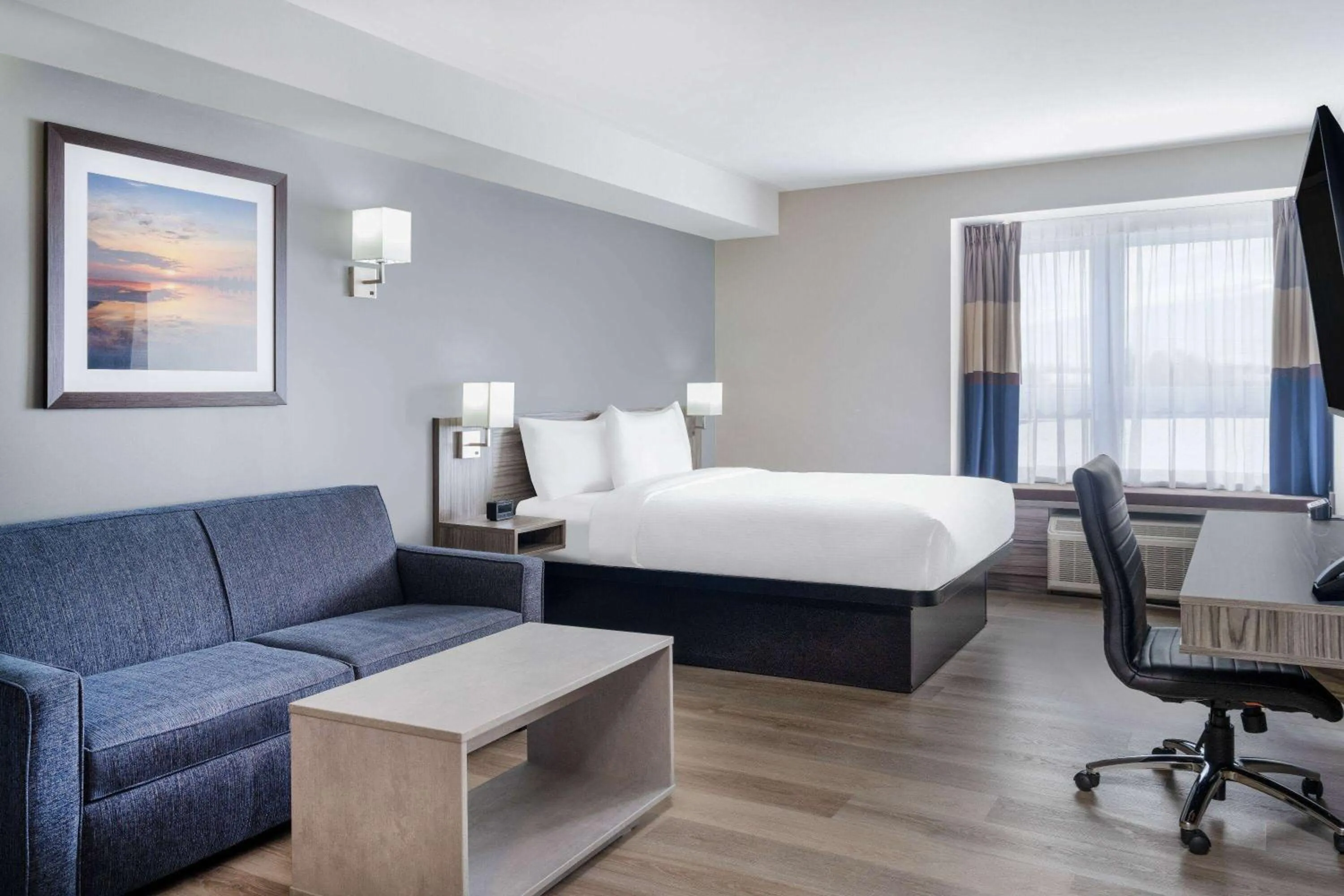 Business Queen Room - Non-Smoking in Microtel Inn & Suites by Wyndham Kanata Ottawa West