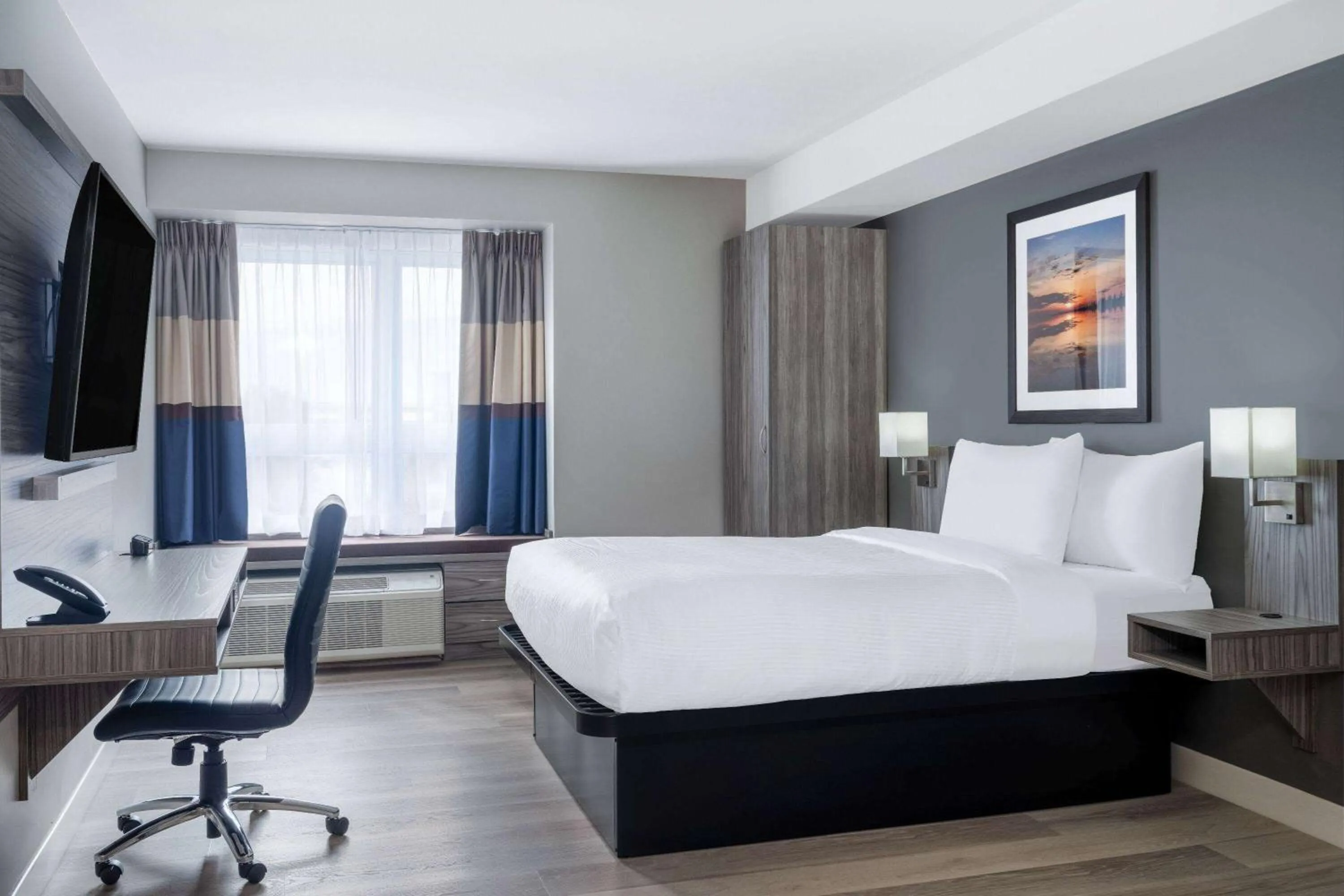 Queen Suite - Non-Smoking in Microtel Inn & Suites by Wyndham Kanata Ottawa West