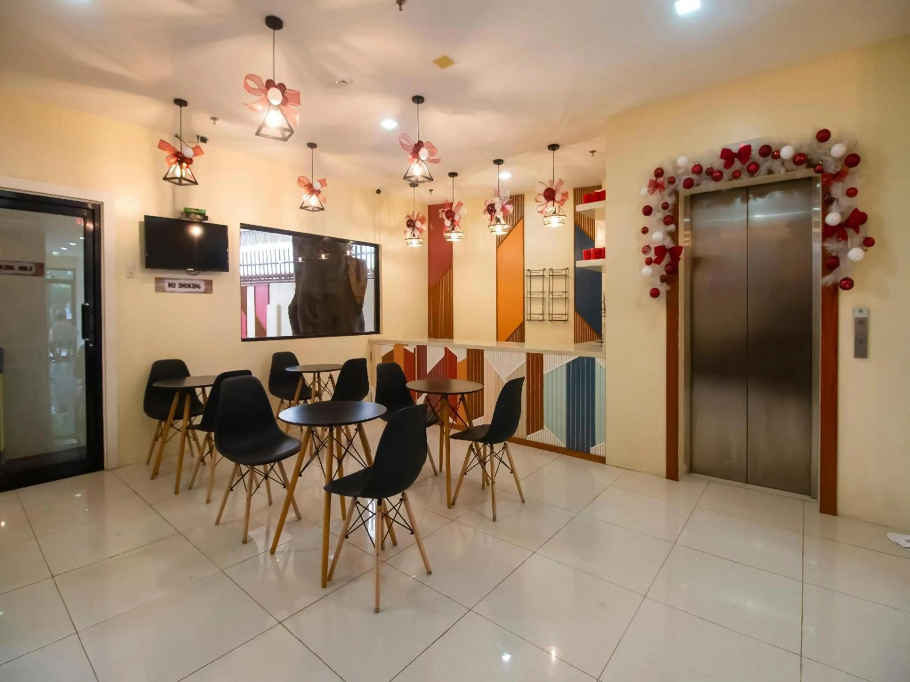 Deluxe Double Room in Super OYO 832 The Teepee Place Hostel & Residence Inn