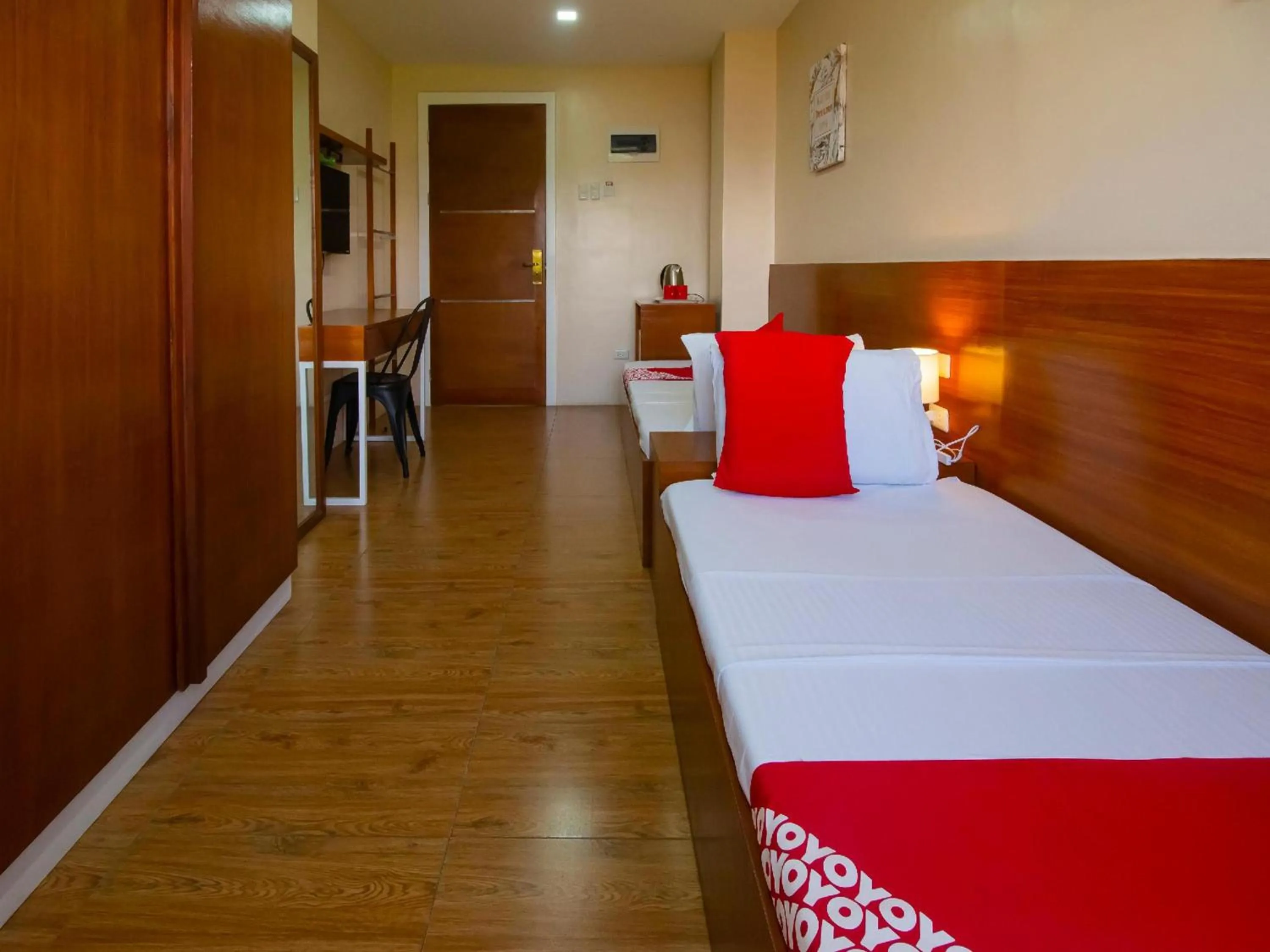 Deluxe Twin Room in Super OYO 832 The Teepee Place Hostel & Residence Inn