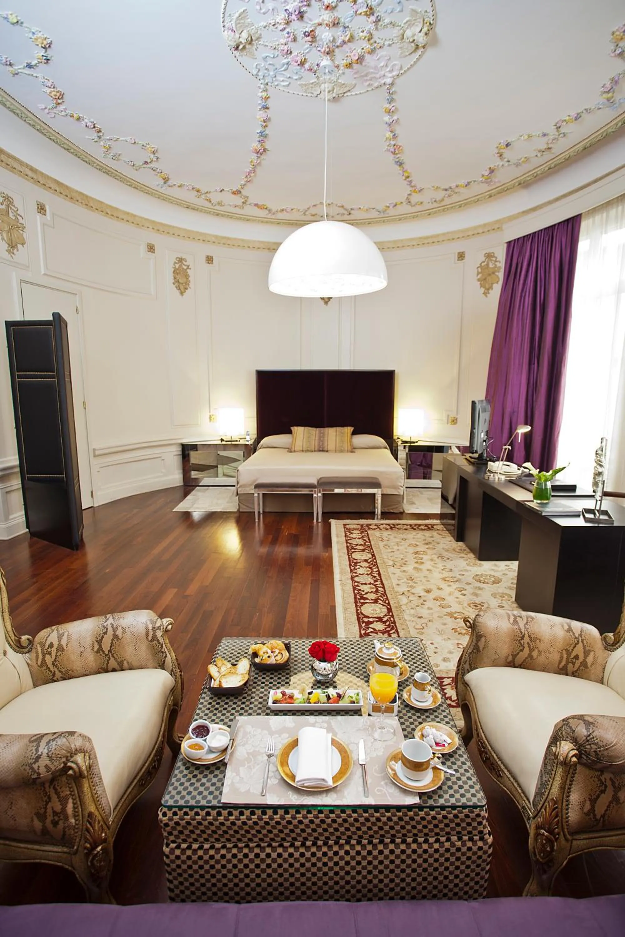 Corner Double Room in Savoy Hotel