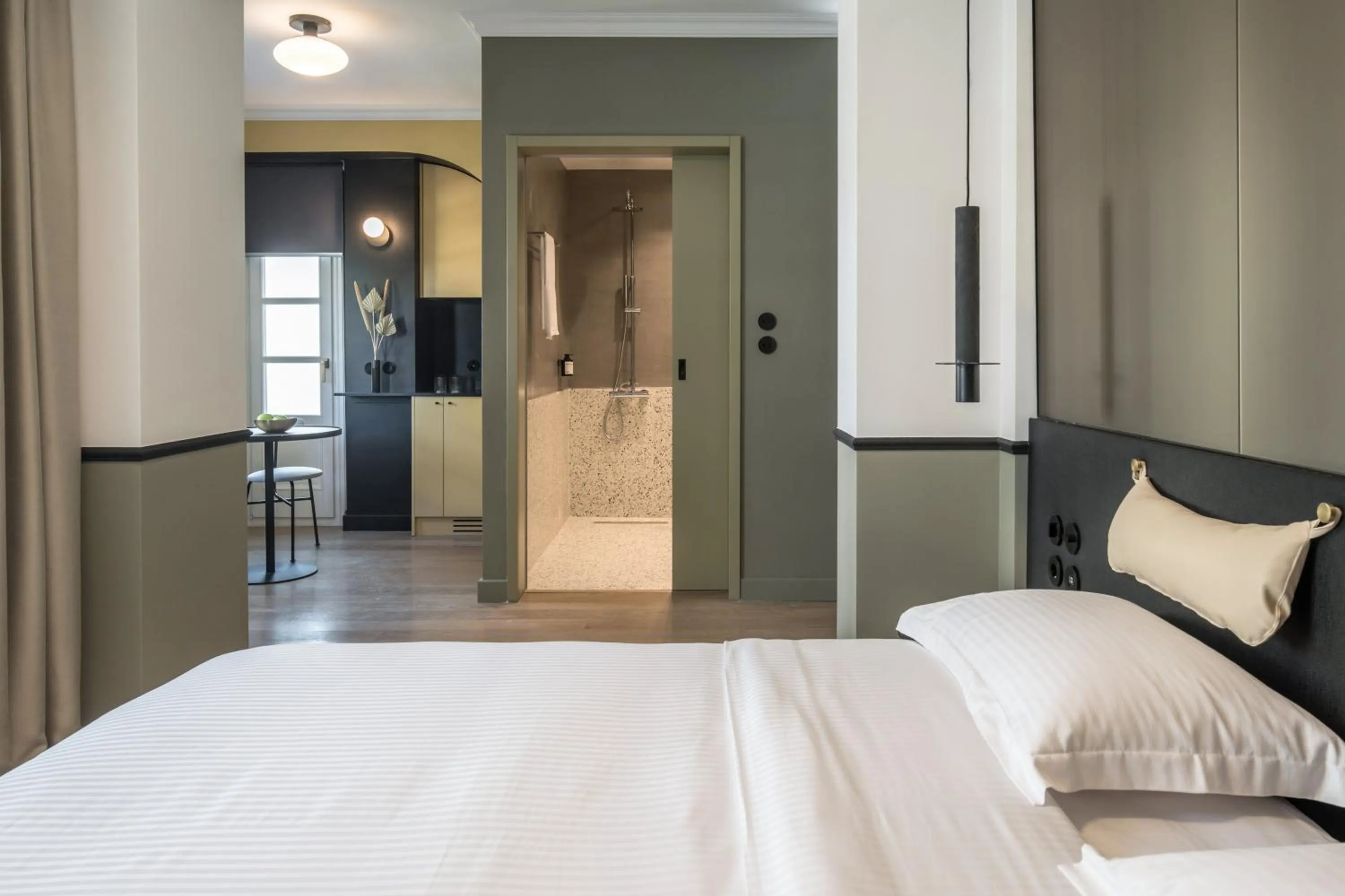 Deluxe Suite - single occupancy in 72 AD Suites