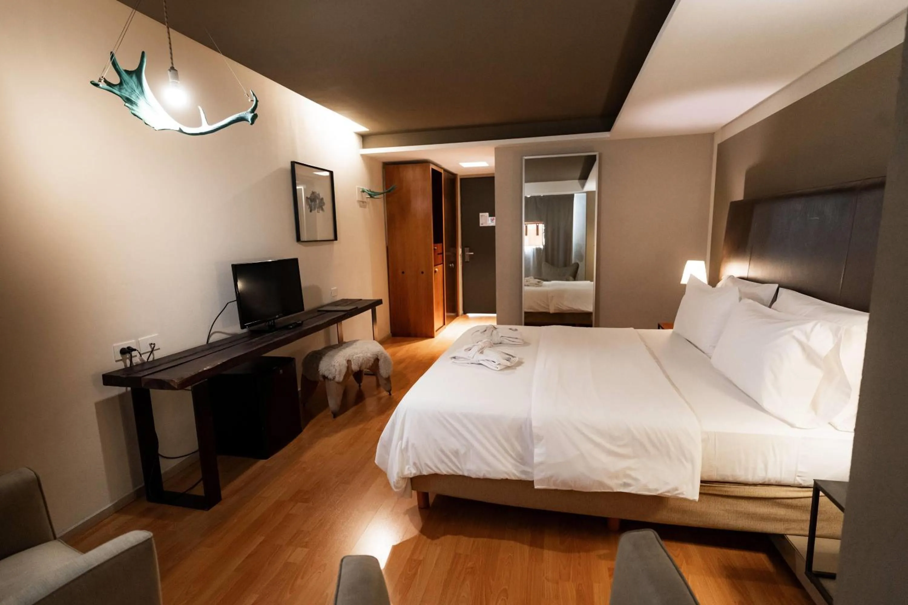 Queen Room with Lake View in Esplendor by Wyndham El Calafate