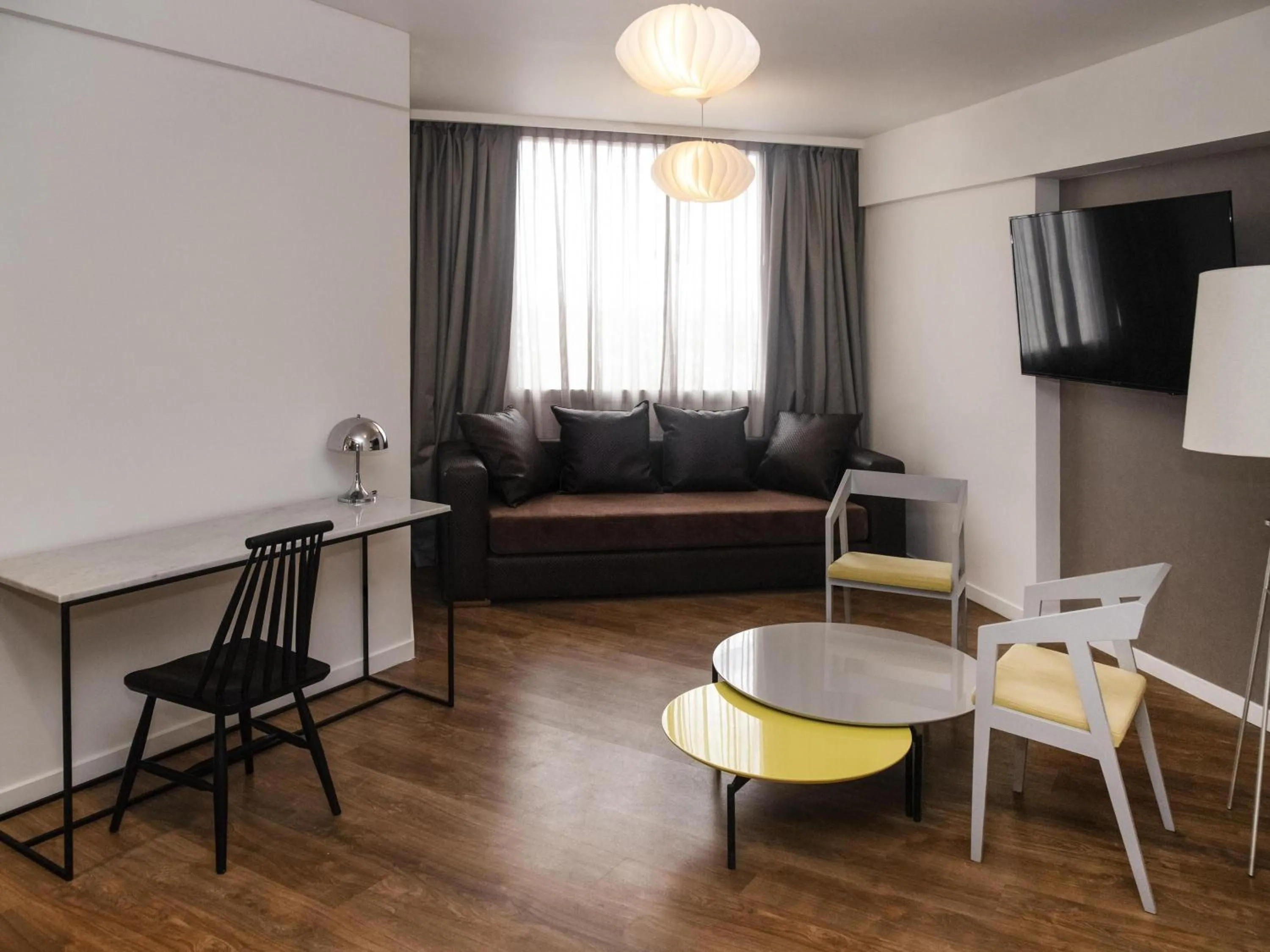 Superior Suite with One King Bed and Sofa in Mercure Rosario