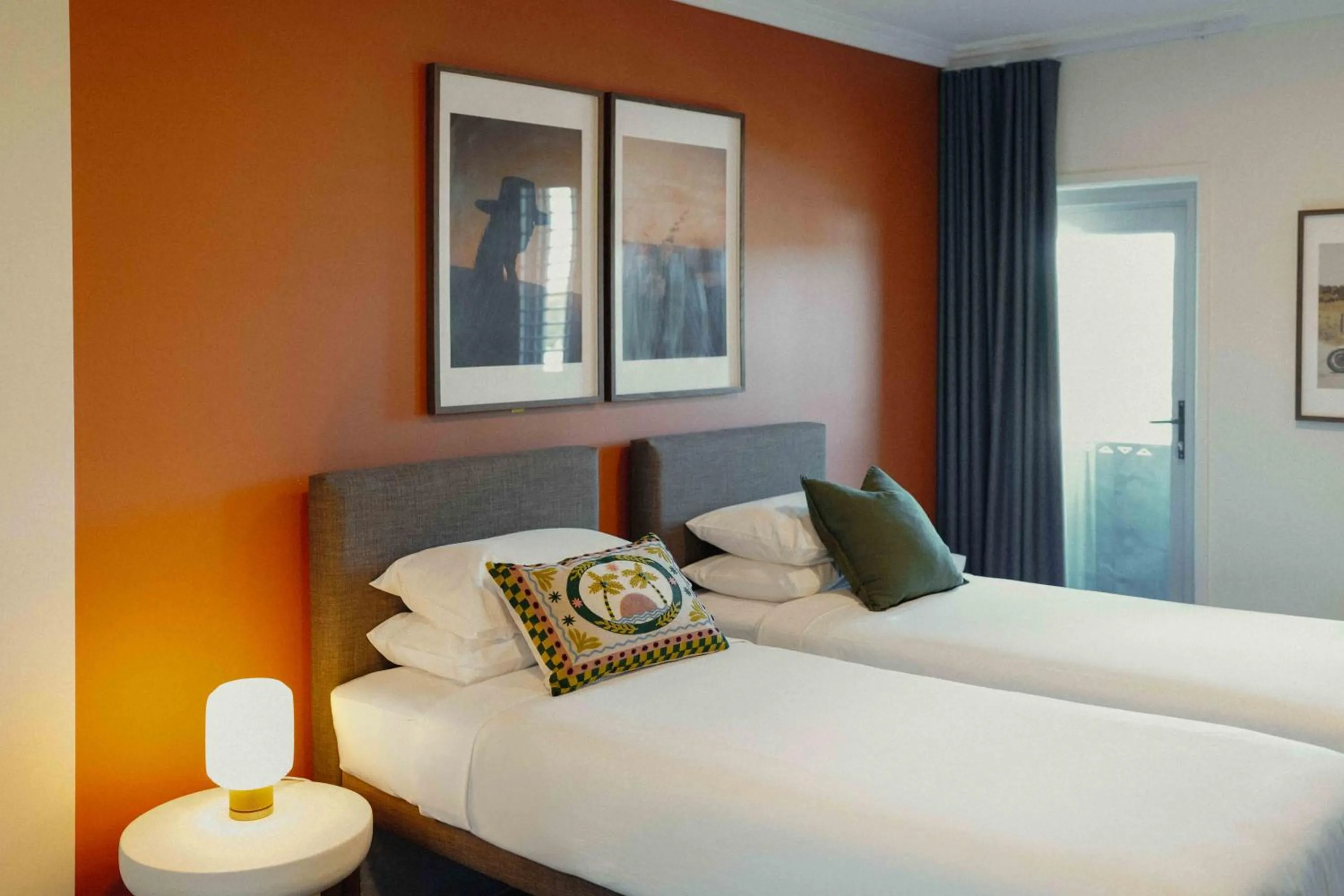 Private Twin Ensuite Room in Drifter Byron Bay