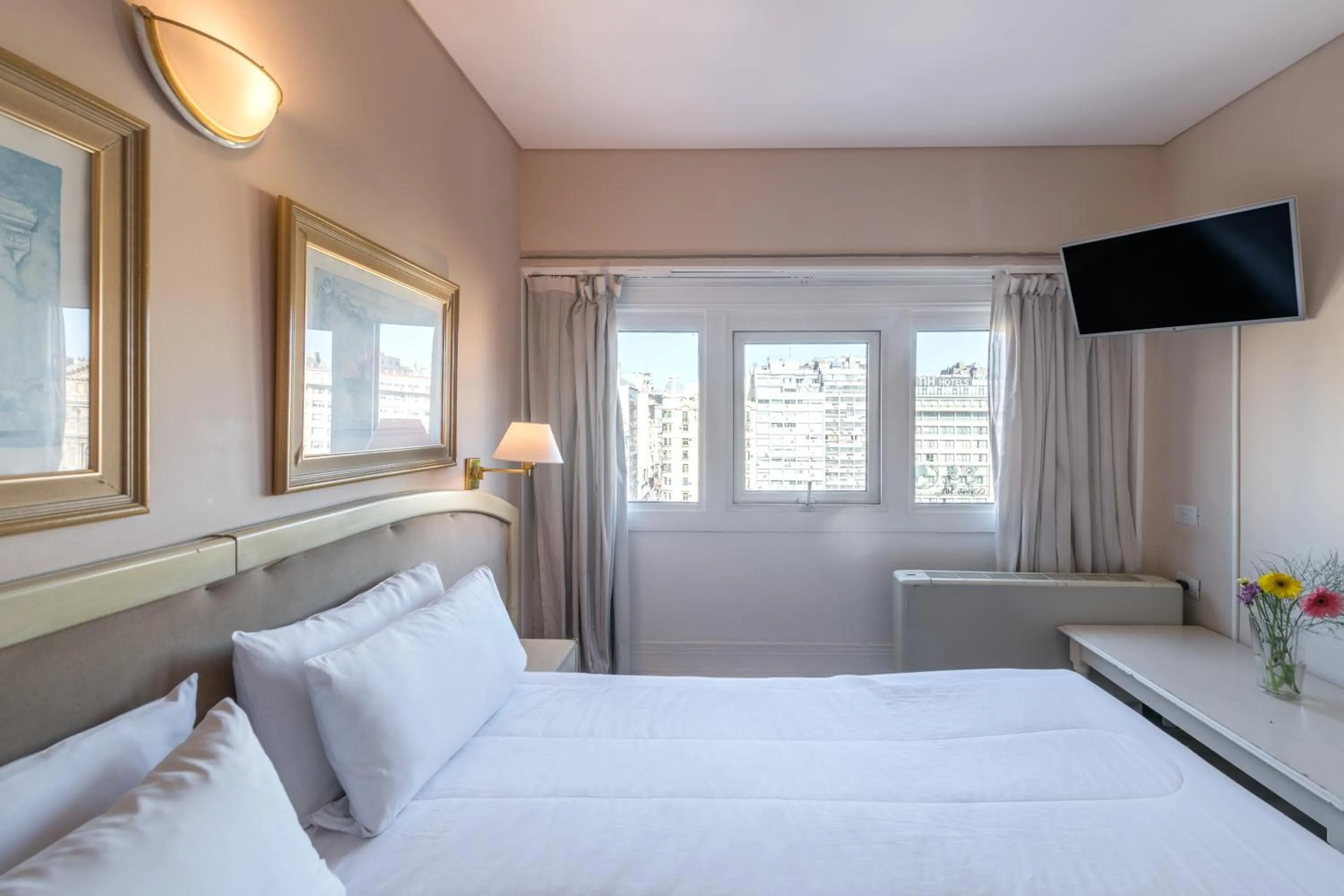 Double Room with City View in Exe Hotel Colón