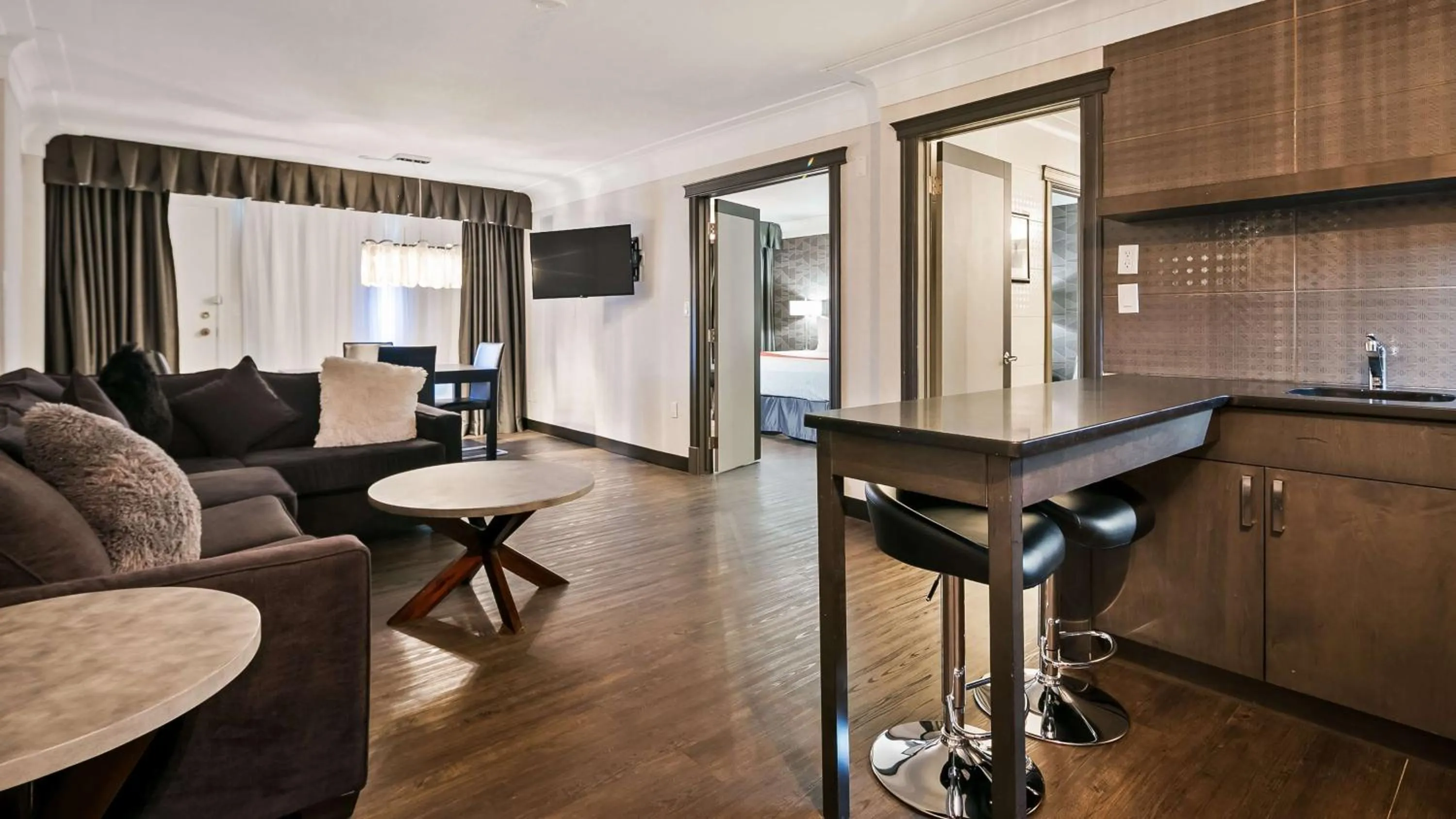 King Suite with Sofa Bed, Spa Bath and Living Room - Non-Smoking in Best Western Plus Village Park Inn