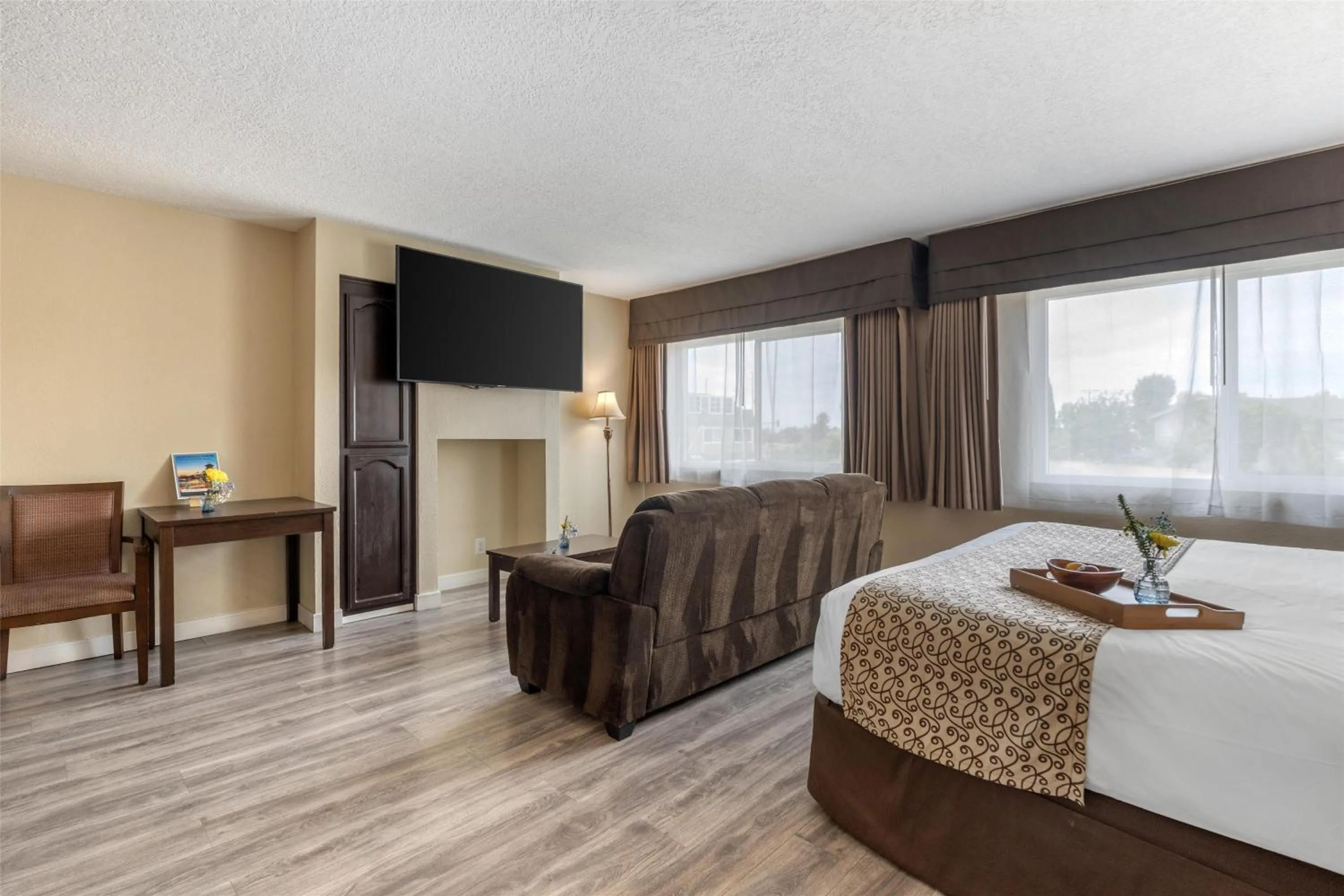 King Suite with Kitchenette - Non-Smoking in Best Western Westminster Inn