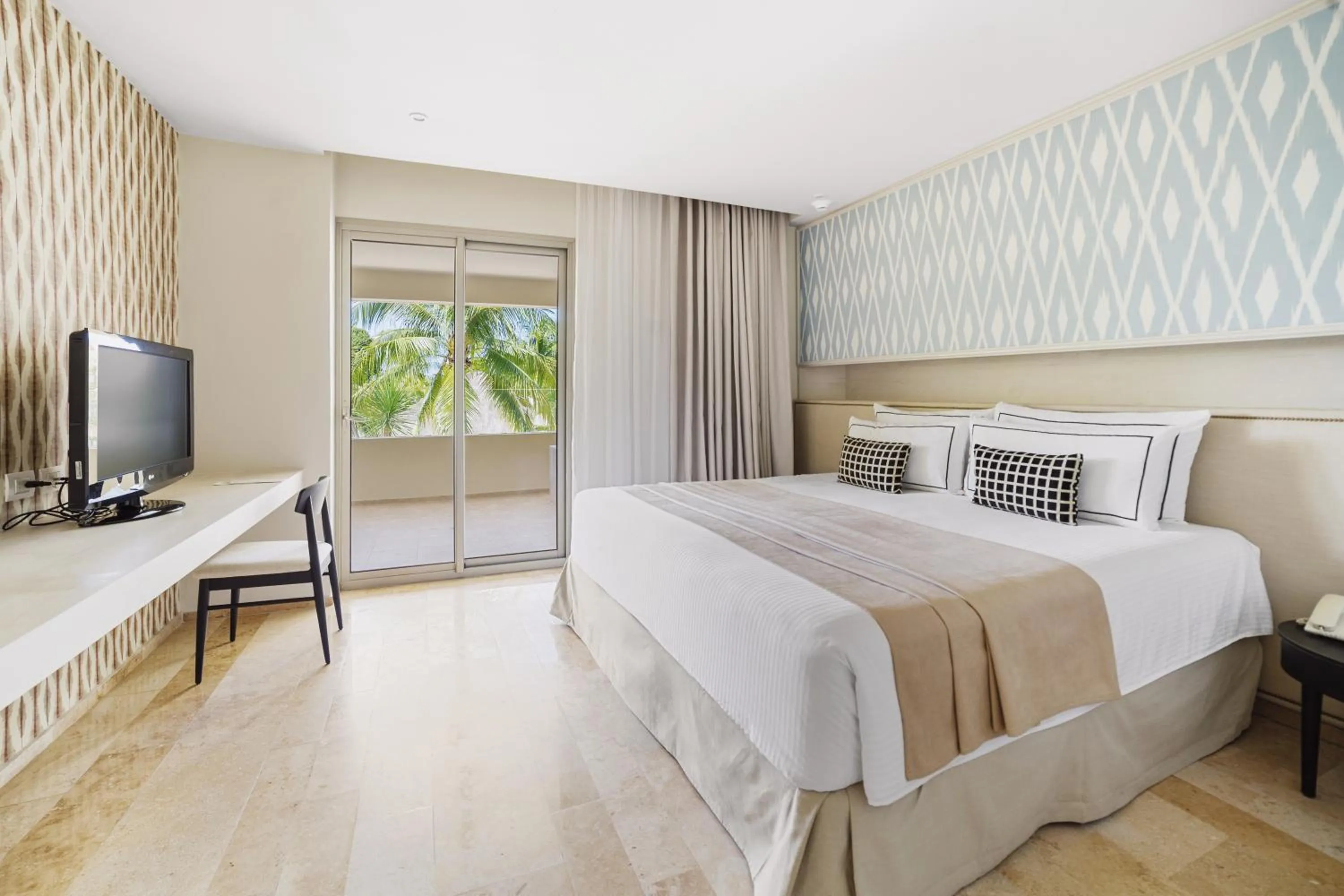 Premium Suite with Hot Tub in Privilege Aluxes Adults Only