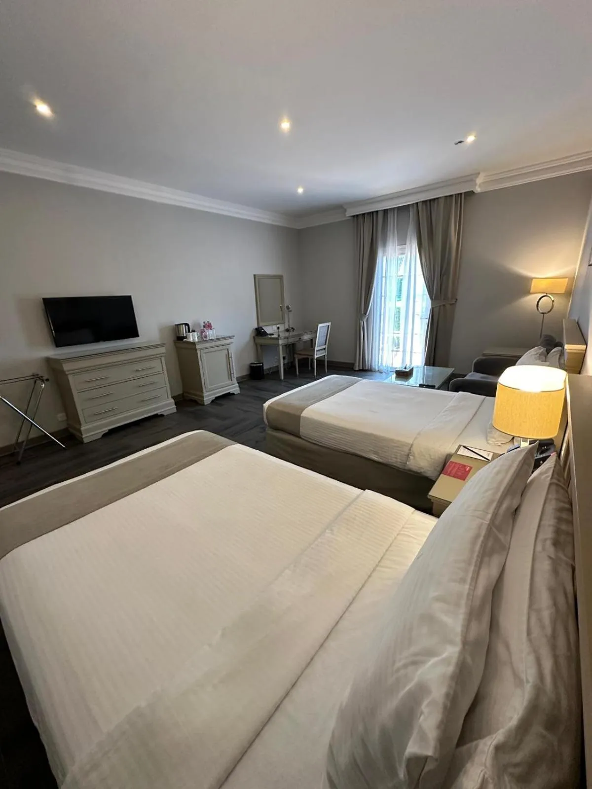 Deluxe Twin Room in Mövenpick Hotel Kuwait