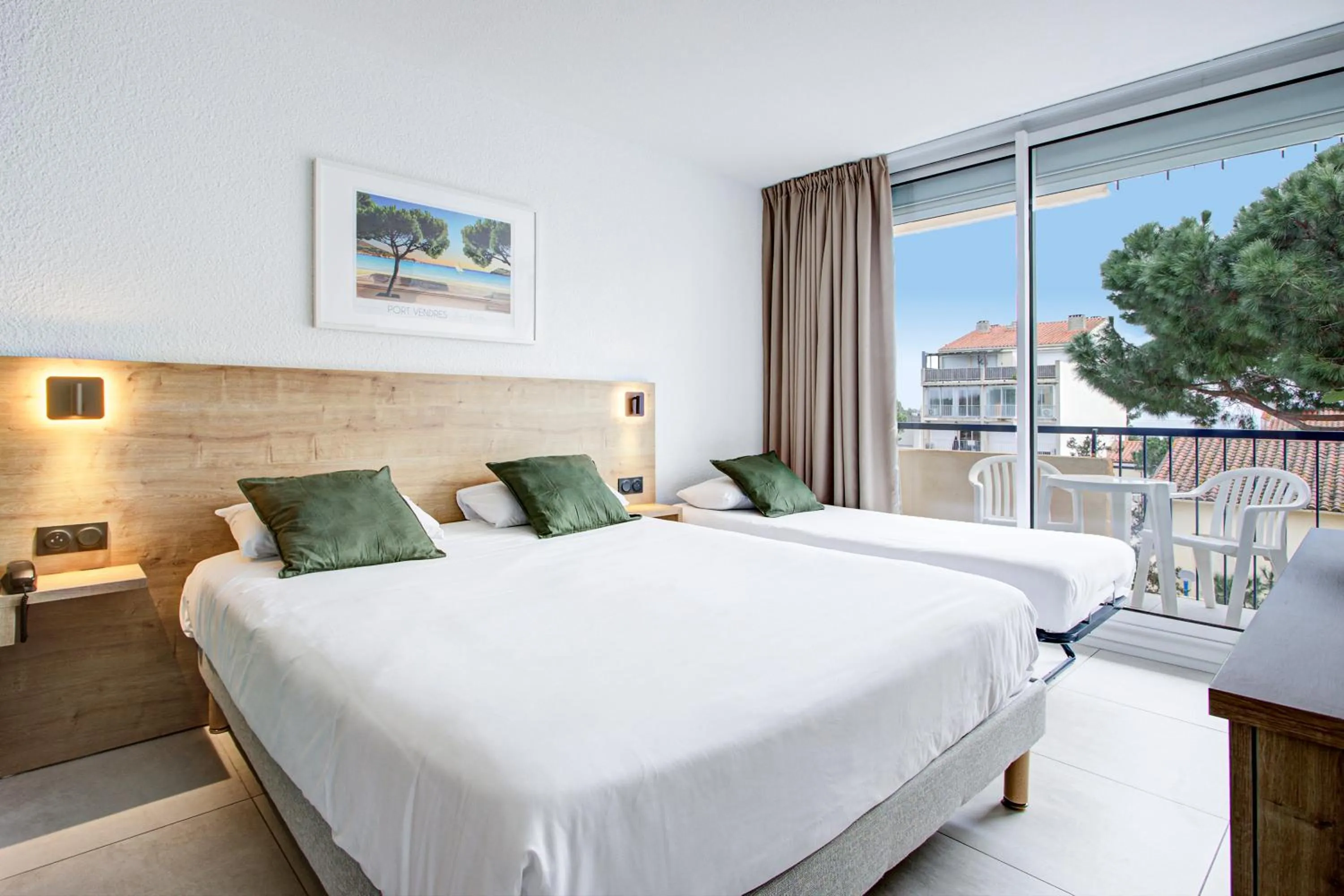 Comfort Triple Room in Hotel Centre Plage
