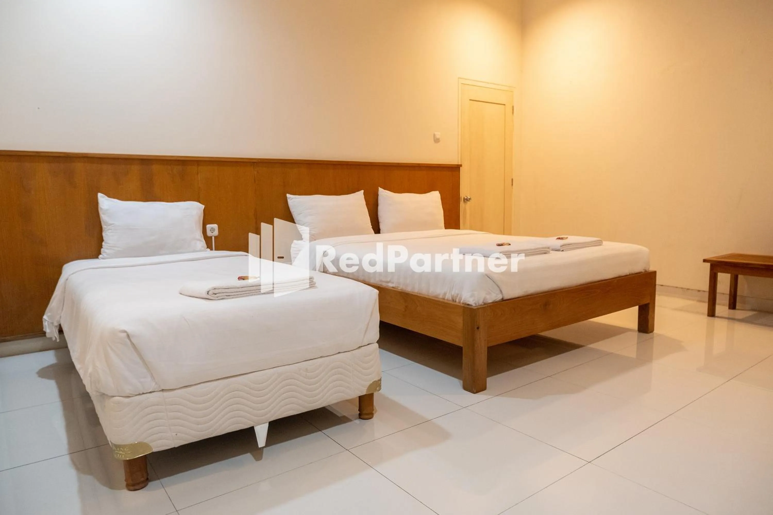 Family Room in Villa Dora Jogja near Malioboro Area Mitra RedDoorz