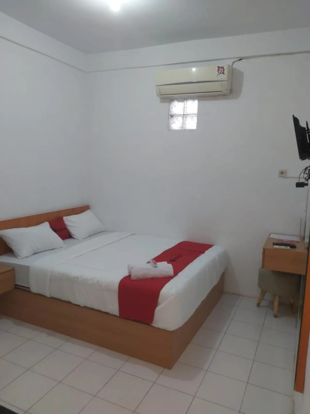 Standard Double Room in RedDoorz near GOR UNY