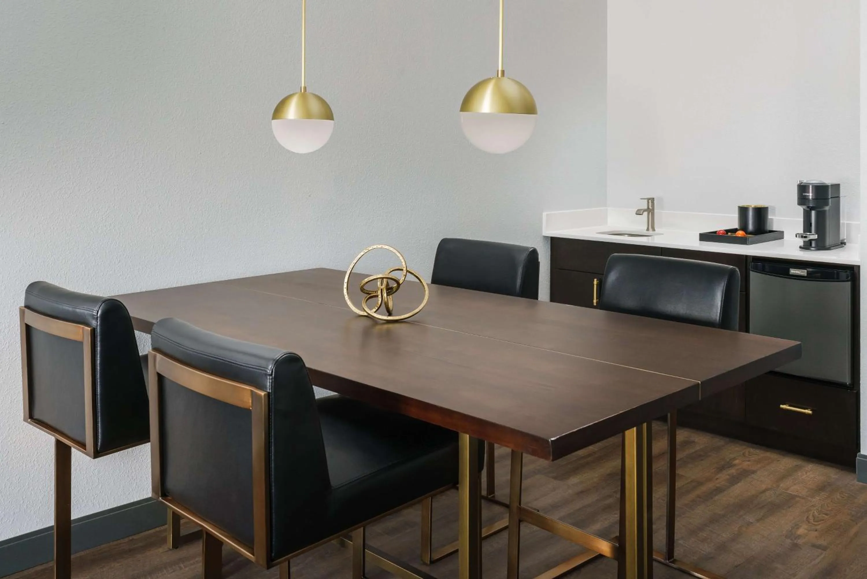 One-Bedroom King Suite in The Bluff Savannah Historic District, Tapestry by Hilton