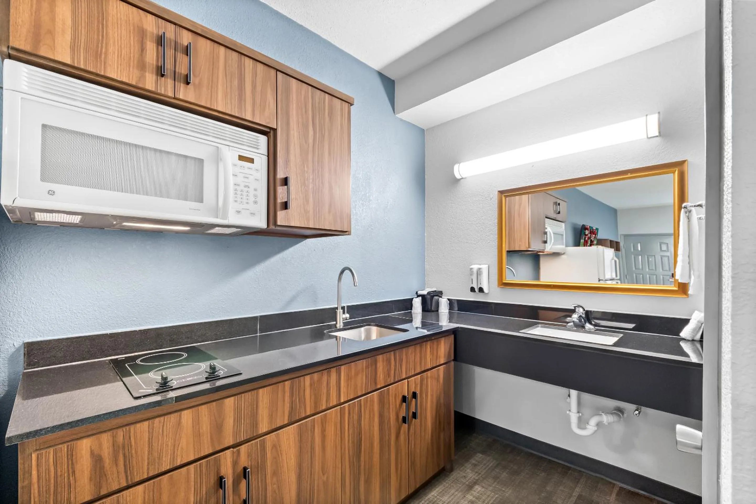 Studio King Room with Stovetop Disability Access Non-Smoking  in HomeTowne Studios by Red Roof San Antonio E - Frost Bank Center