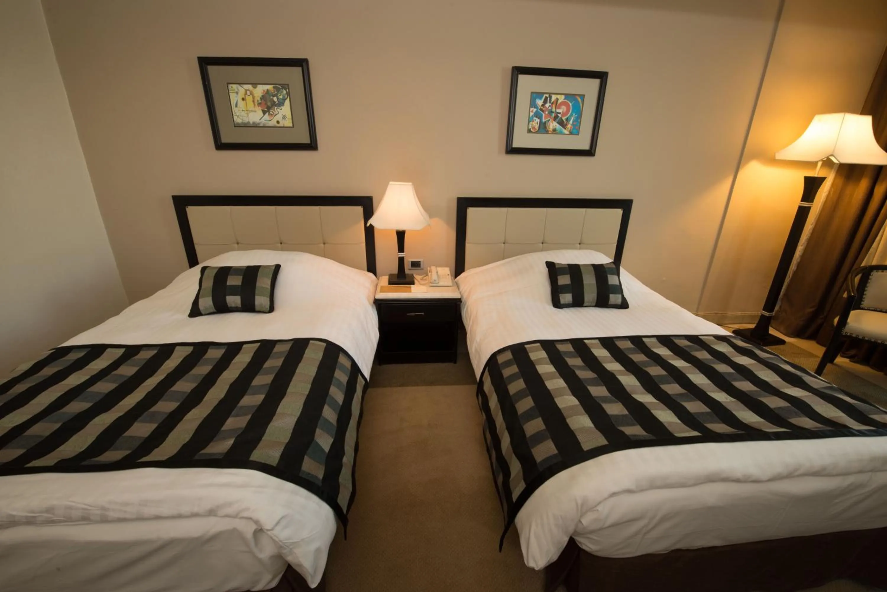 Deluxe Twin Room in Century Park Hotel