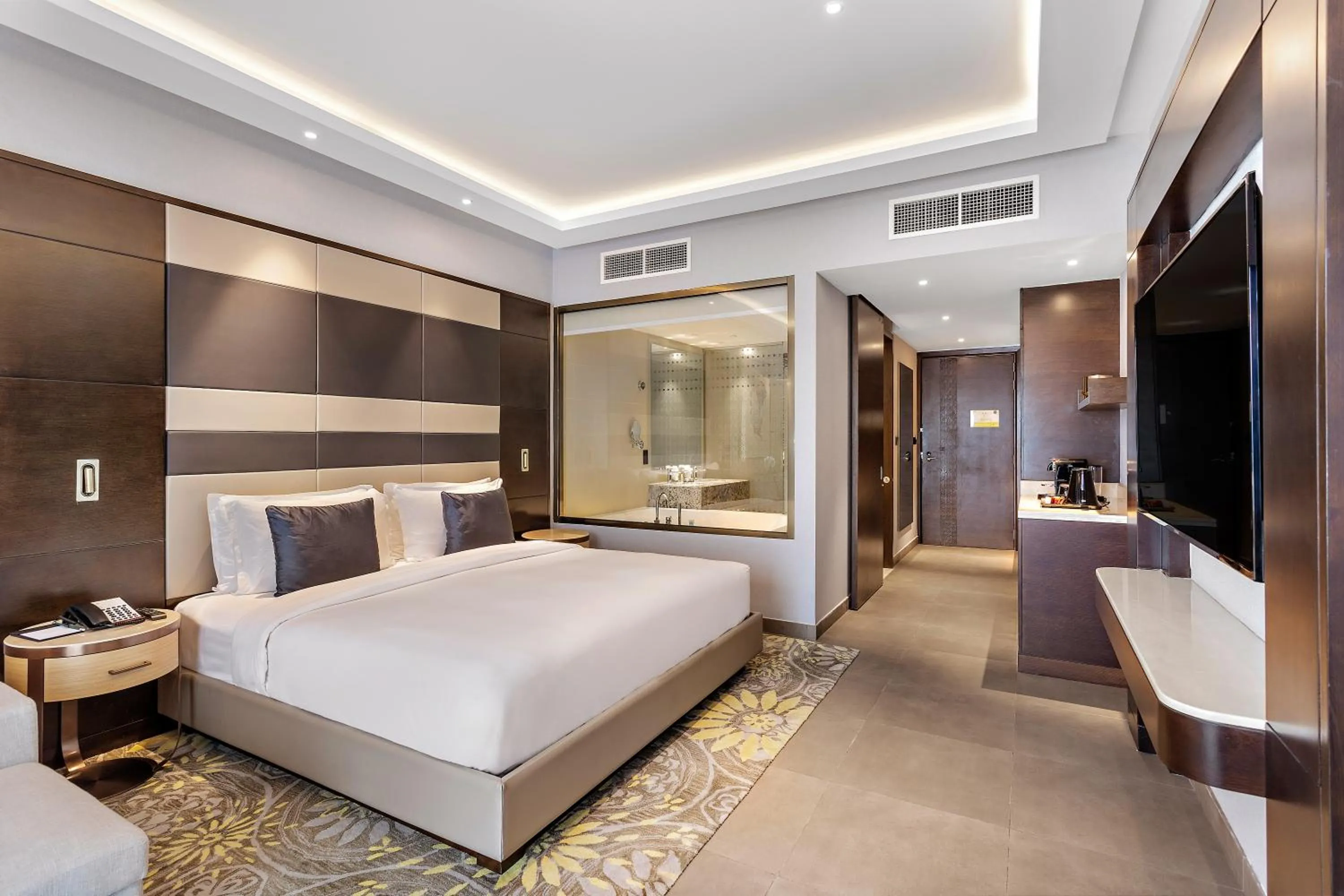 Luxury King Room with Balcony and City View in Ramee Dream Hotel Downtown