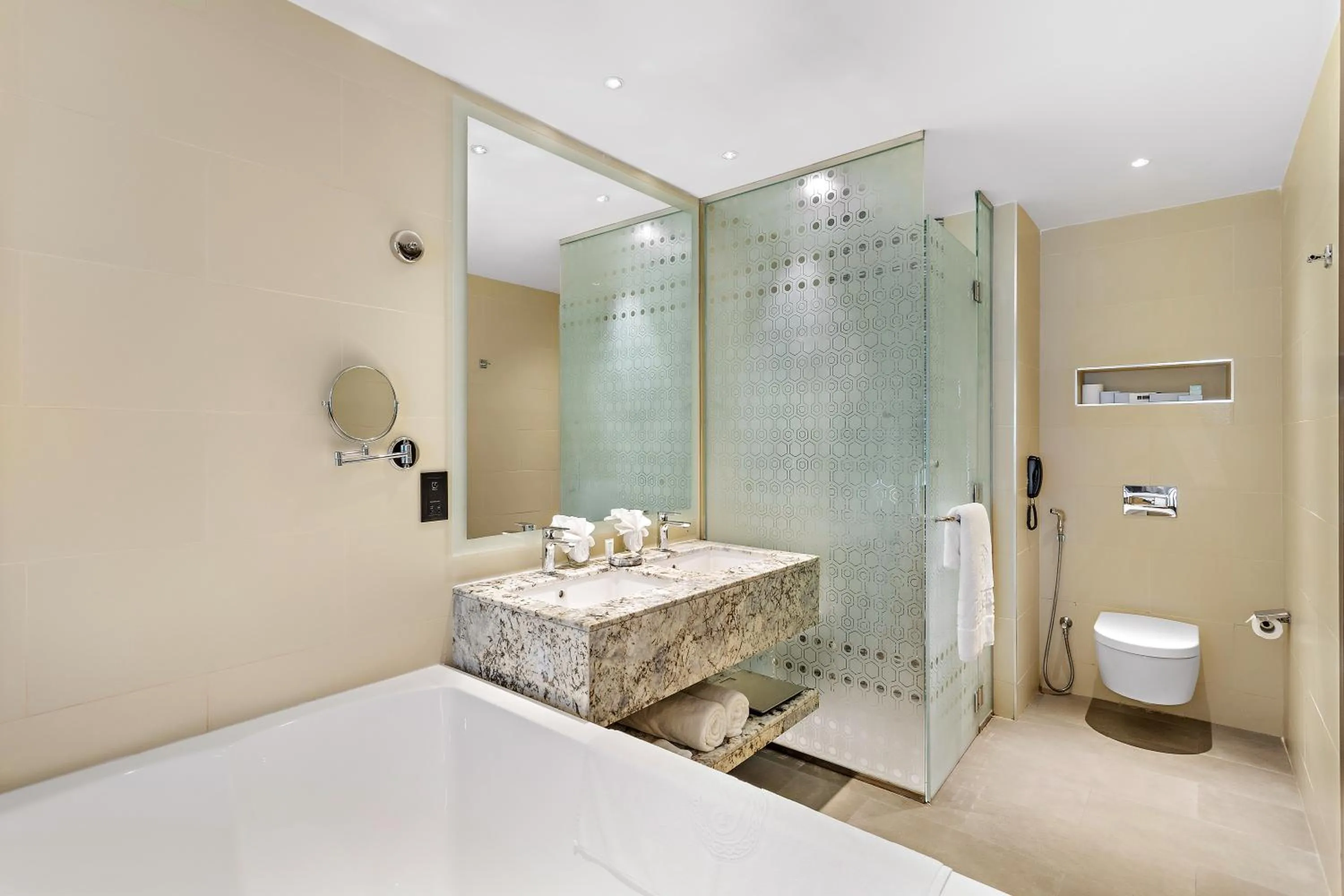 Junior Suite with Kitchenette in Ramee Dream Hotel Downtown