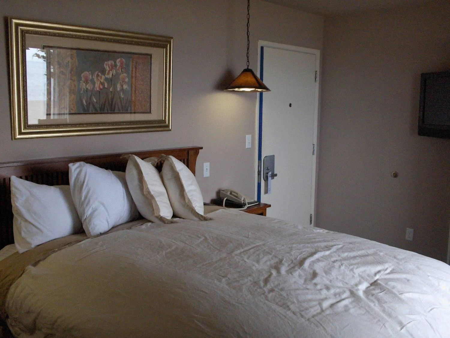 Queen Room in Gualala Surf Inn on the ocean bluff