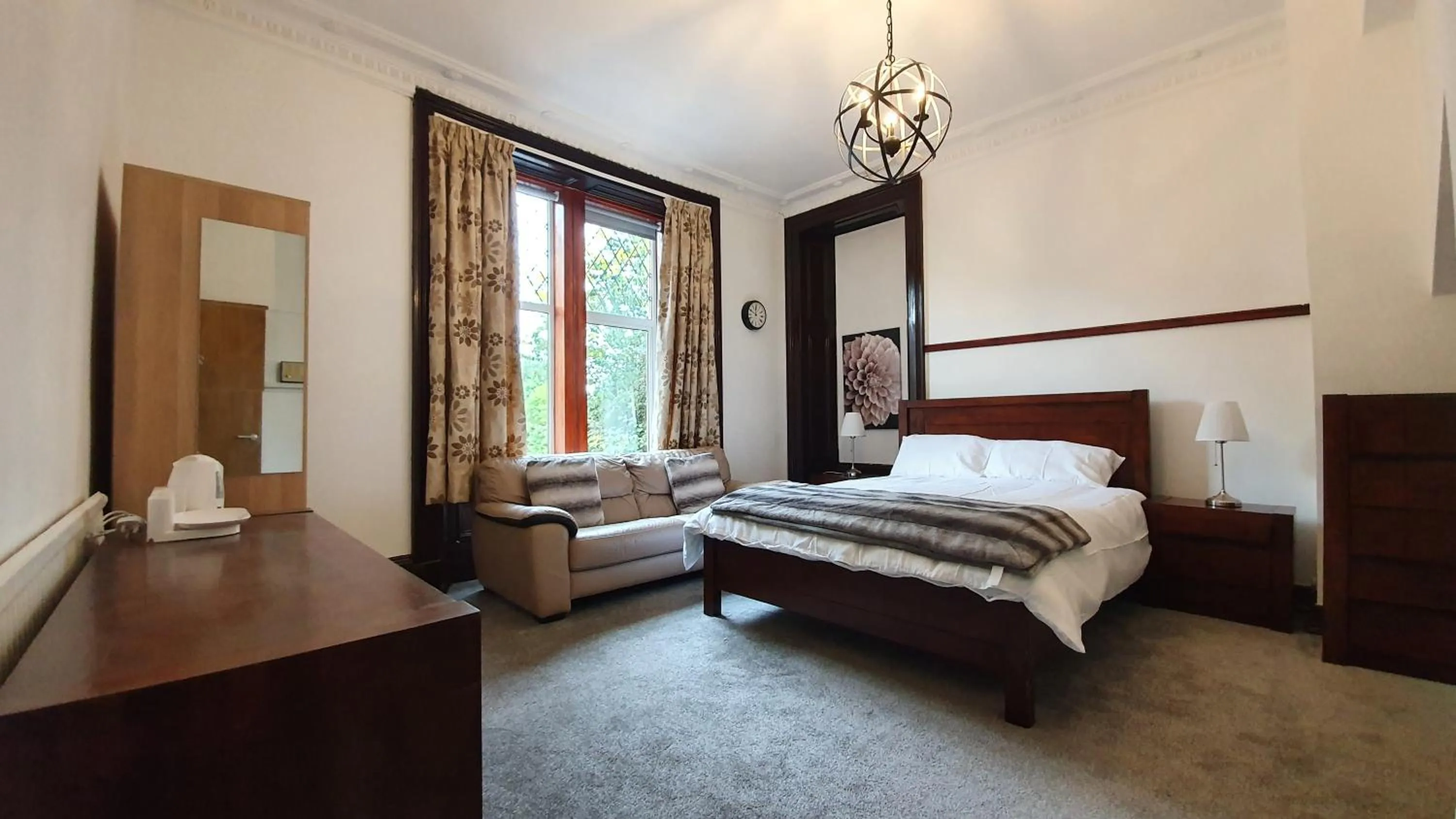 Three-Bedroom Apartment in Bemersyde Guest House