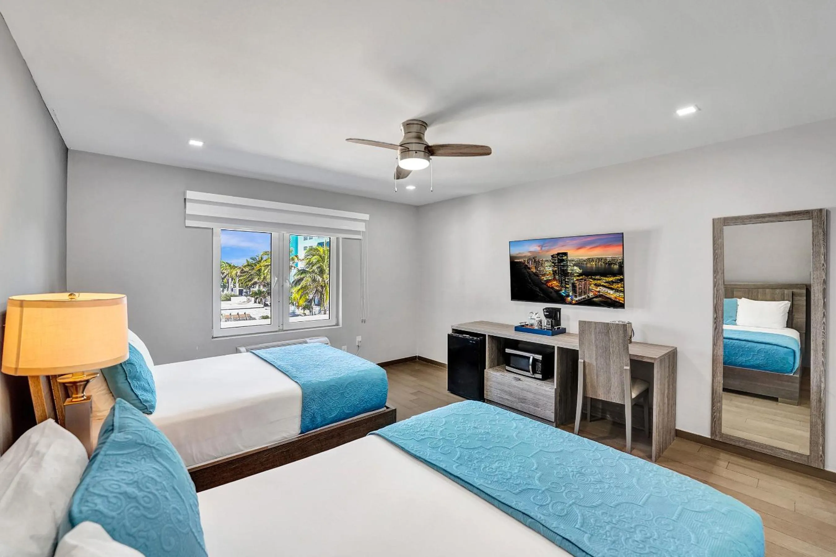 City View Room with Two Double Beds in Hotel Sheldon