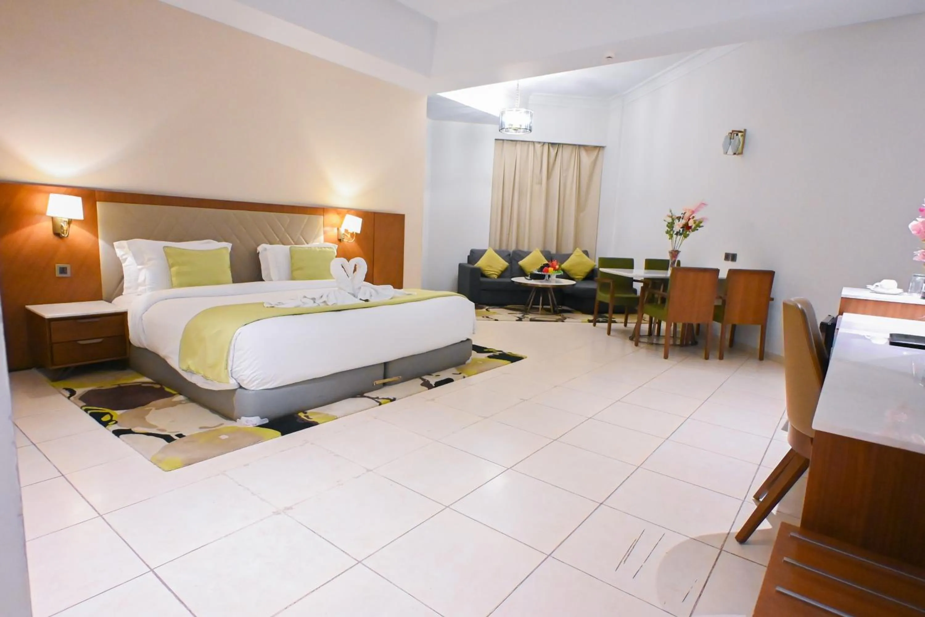 Standard Room Twin/King in Ramee Palace Hotel