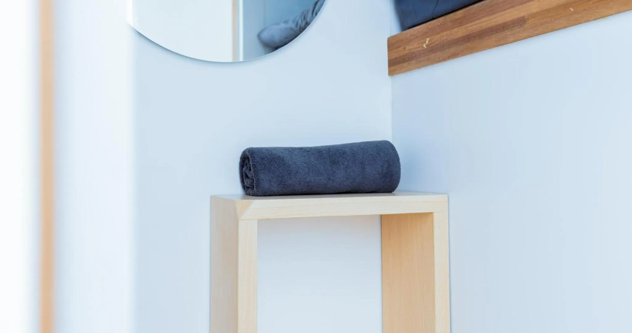 Earth Single in Bobopod ITC Kuningan, Jakarta