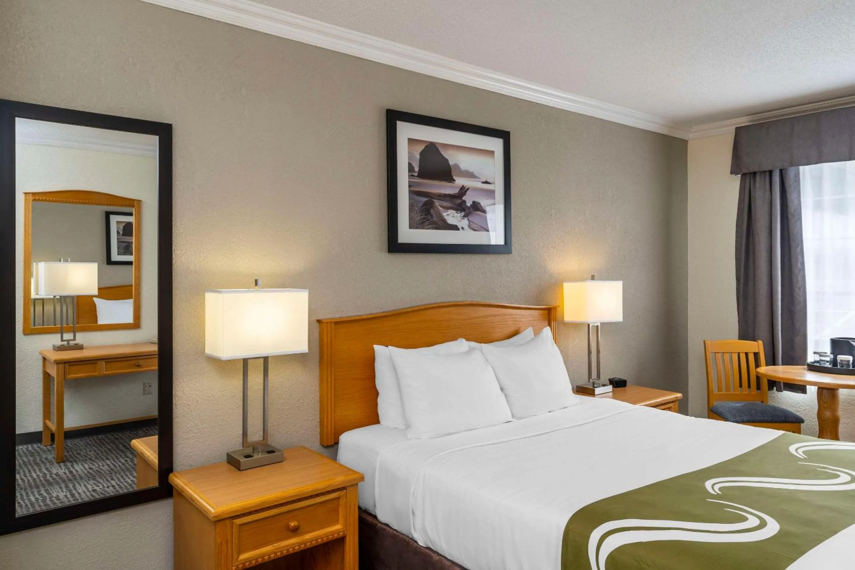Queen Room - Non-Smoking in Quality Inn Downtown Inner Harbour