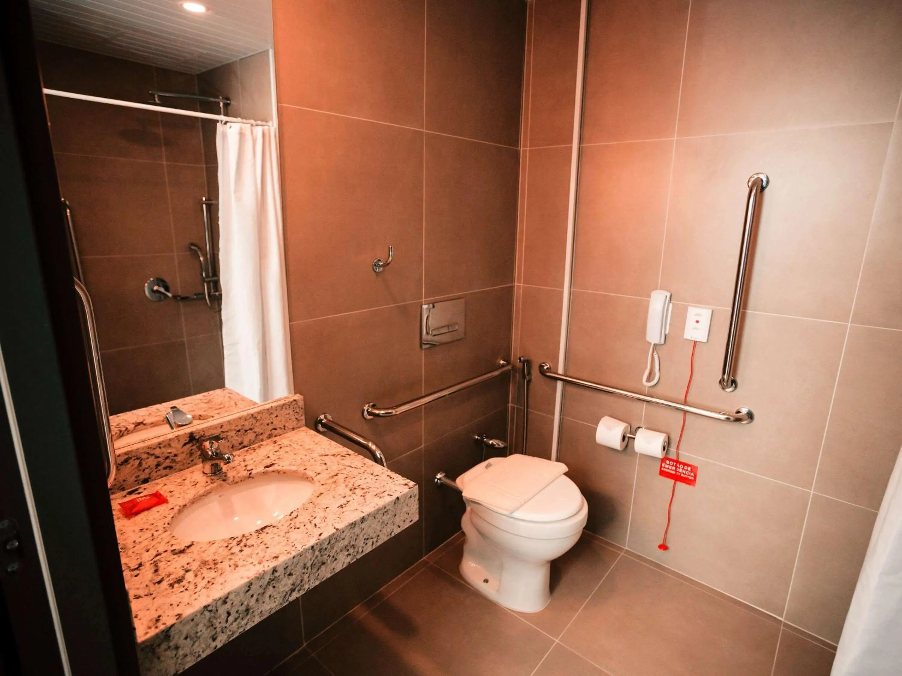 Standard Double Room - single occupancy - Disability Access in IBIS BUDGET CAPAO Bonito