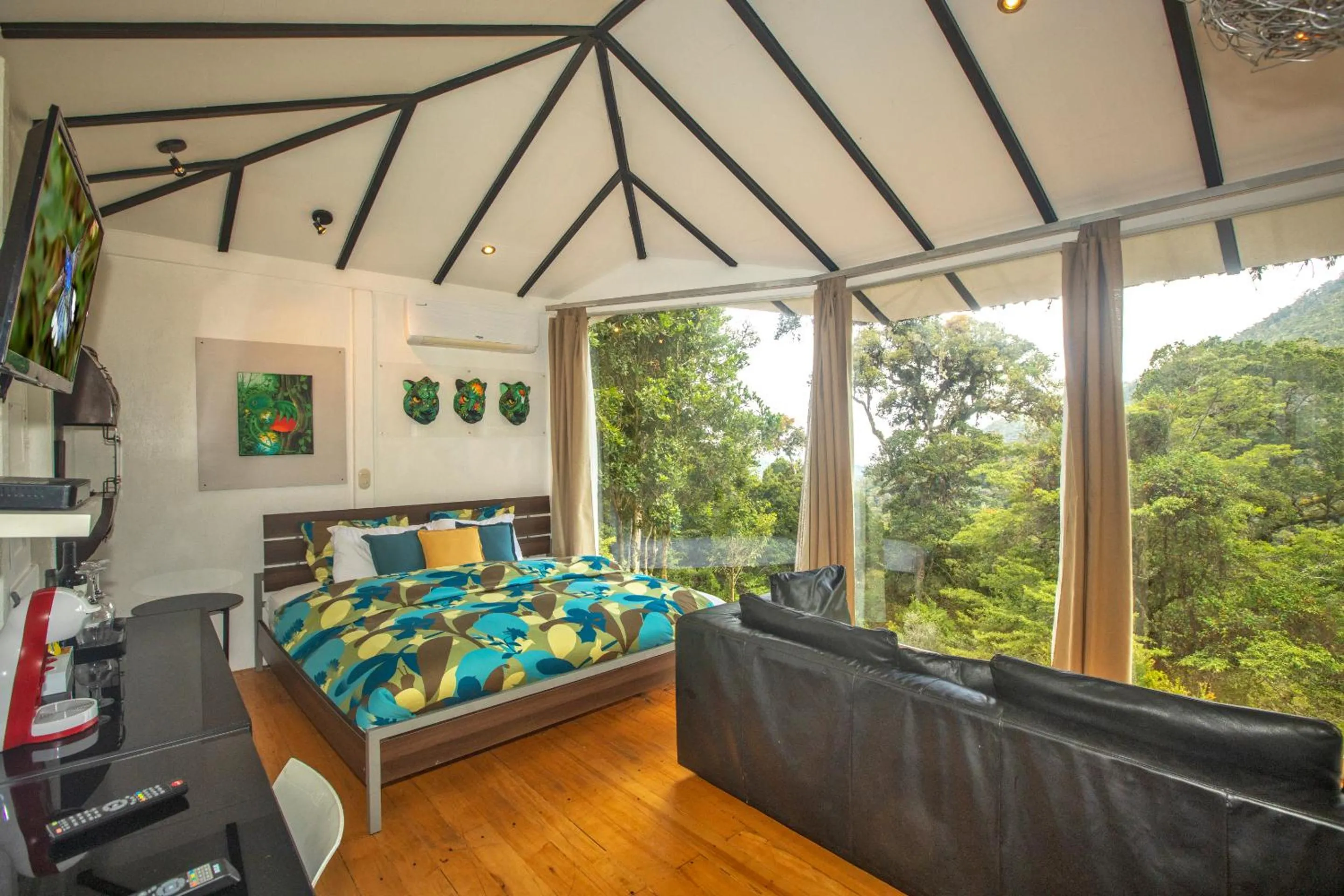 Quetzal Standard Bungalow in Dantica Cloud Forest Lodge