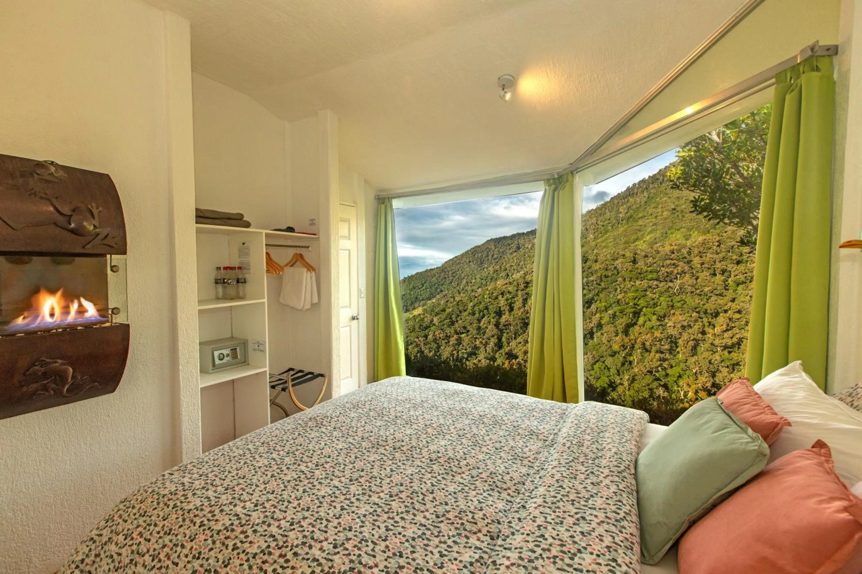 4 People Superior Bungalow in Dantica Cloud Forest Lodge