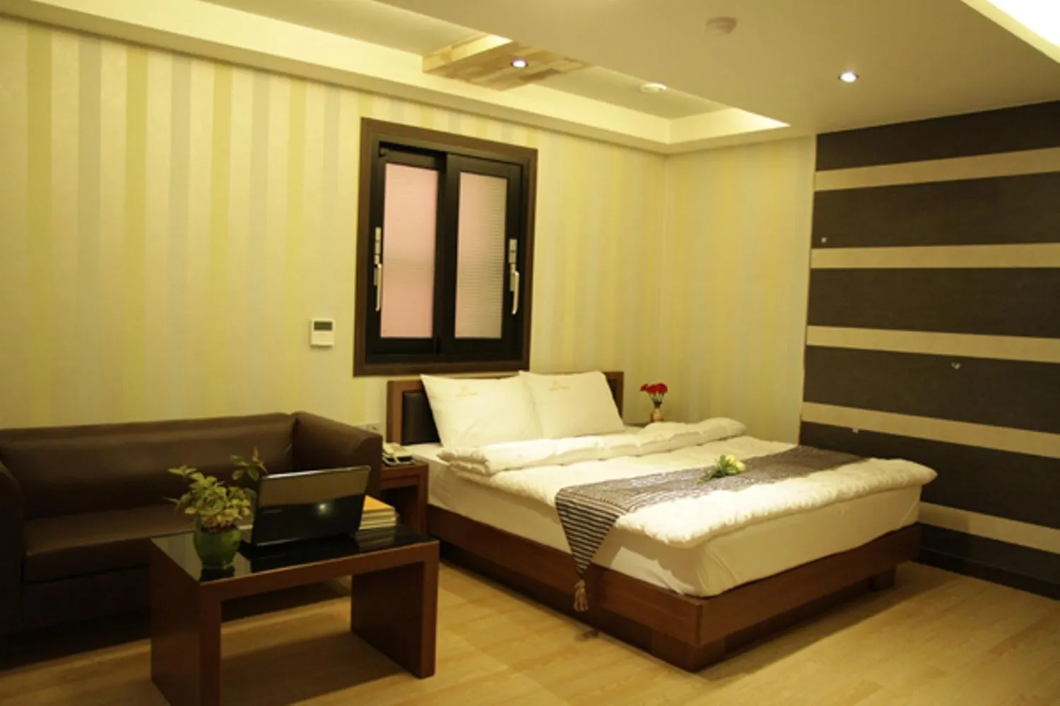 Deluxe Double Room in Goryeo Hotel