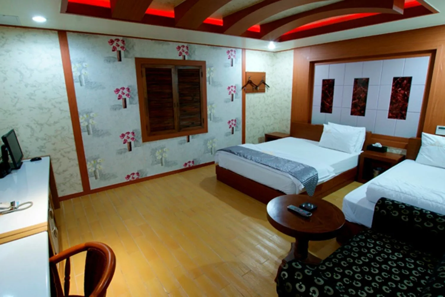 Deluxe Twin Room in Goryeo Hotel