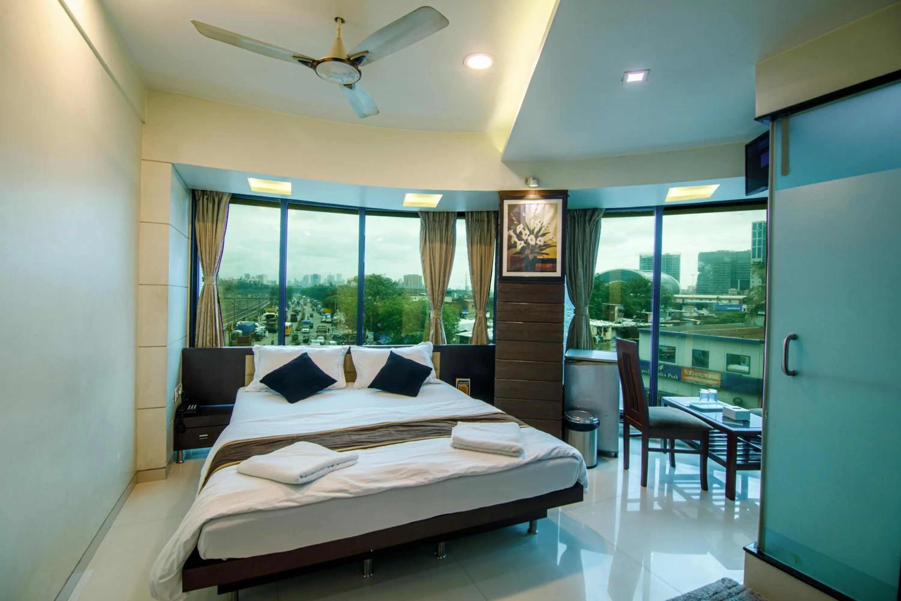 Superior Double Room - single occupancy in La Hotel Metro near BKC