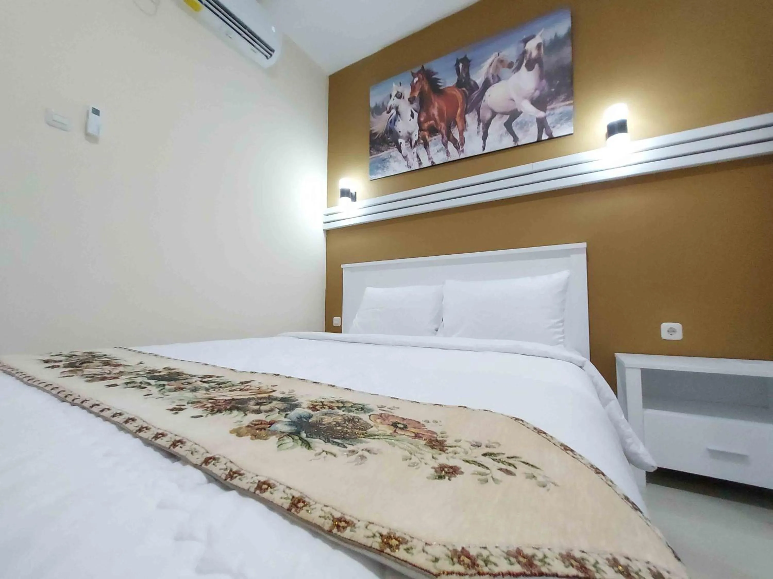 Executive Suite in Rons City Hotel near Simpang Lima Semarang Mitra RedDoorz