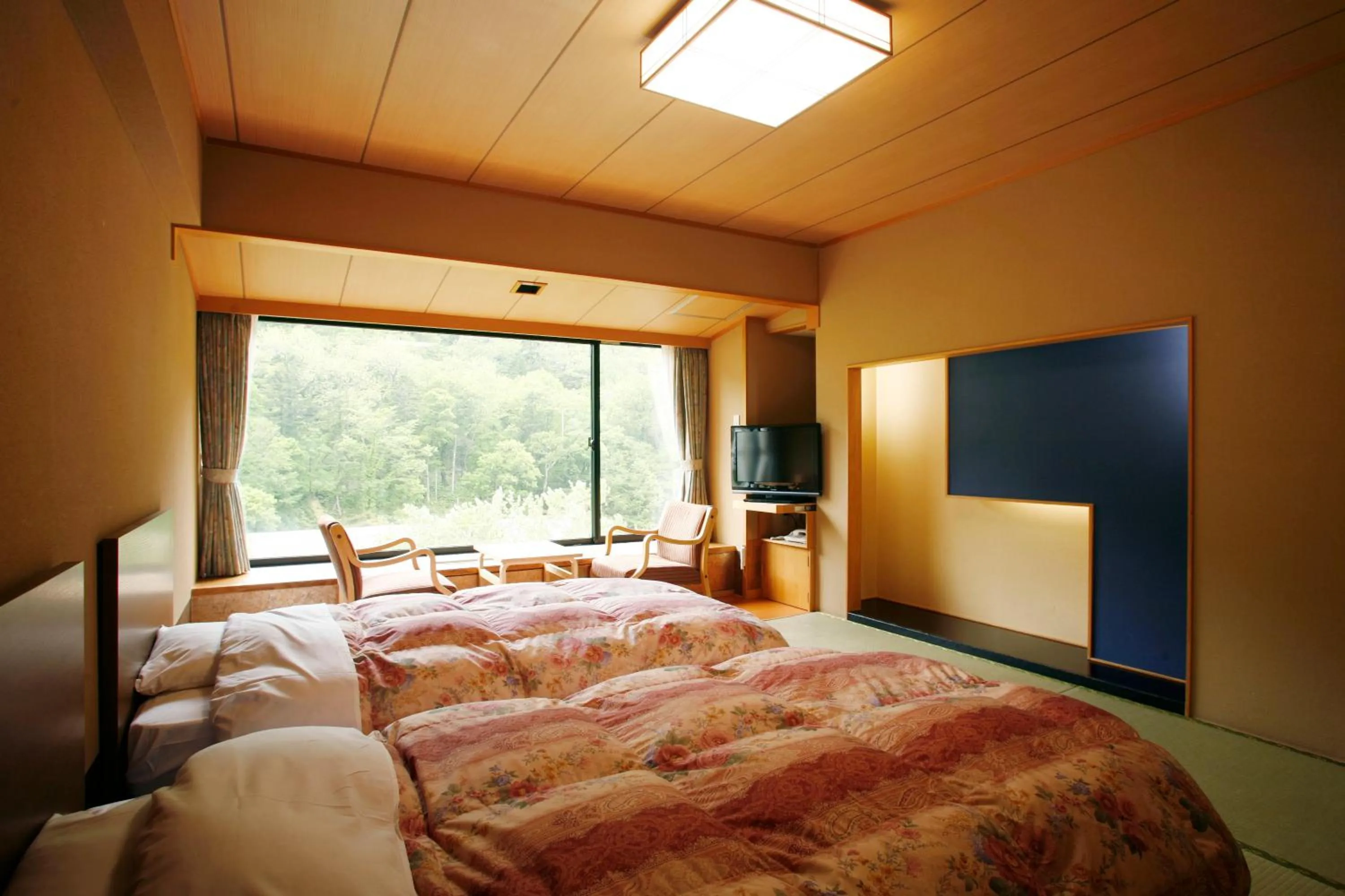 Japanese-Style Twin Room with Bed - Non-Smoking in Sounkyo Kankou Hotel