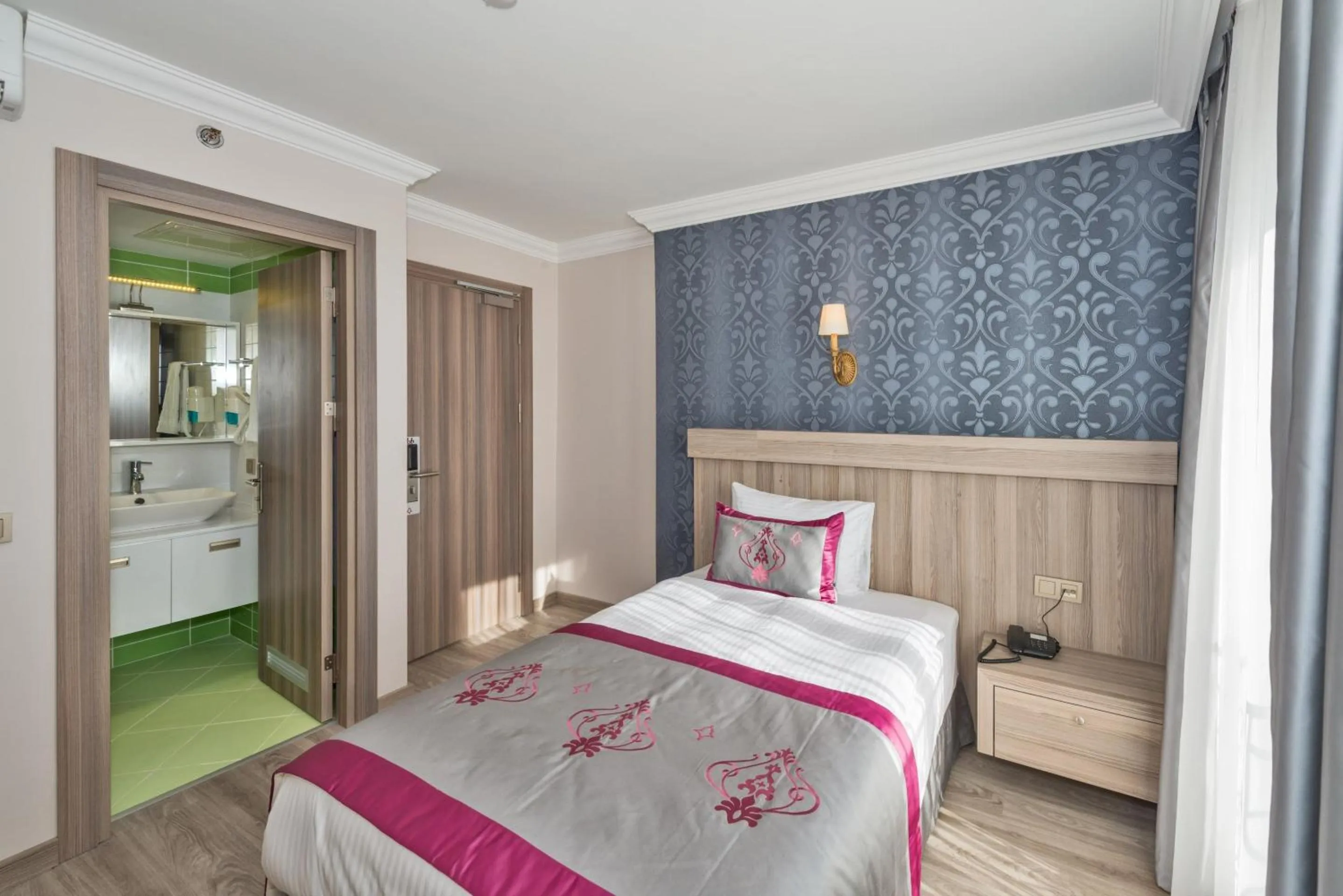 Single Room in Dab Hotel