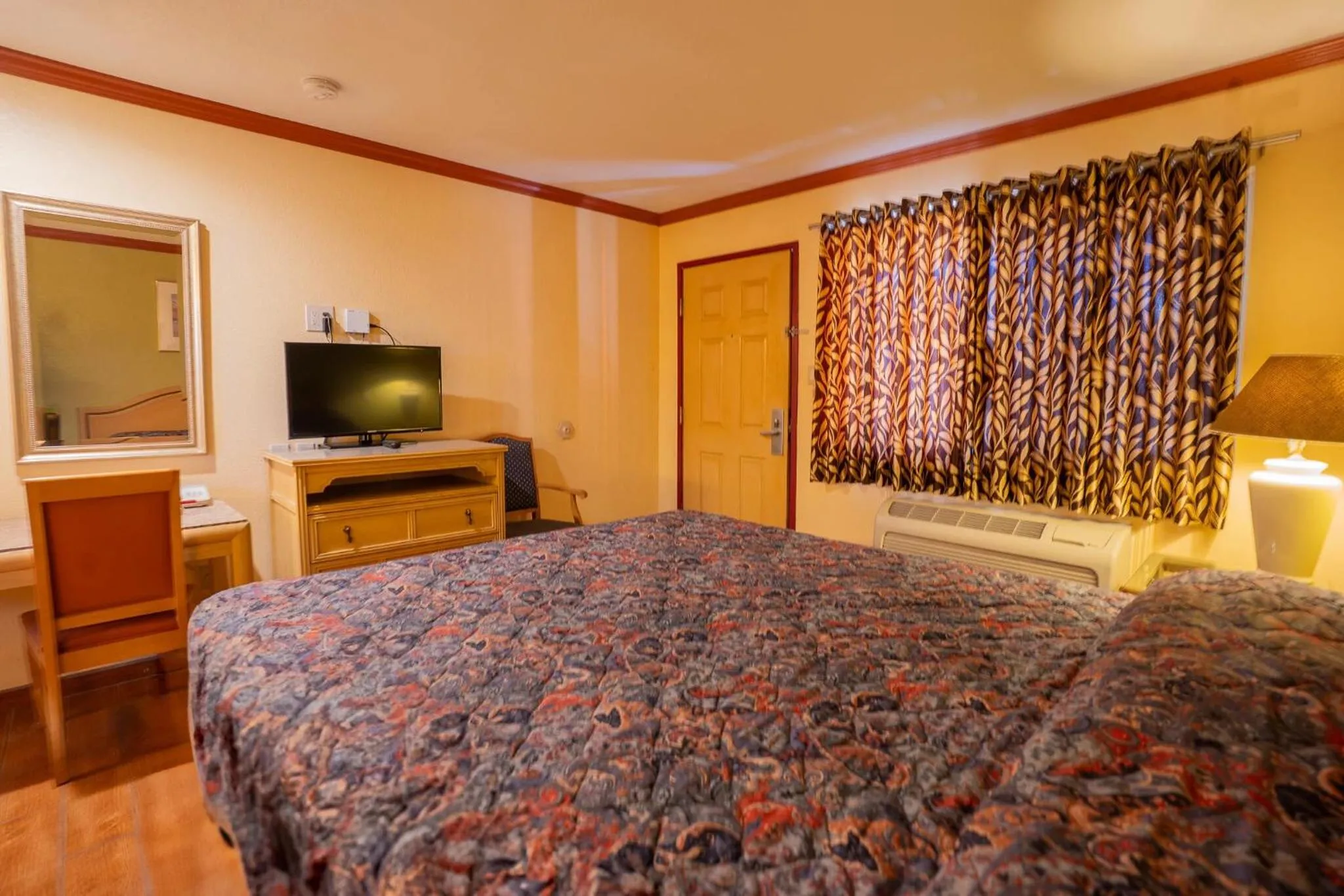 Deluxe King Bed Non-smoking in Sunstar Inn