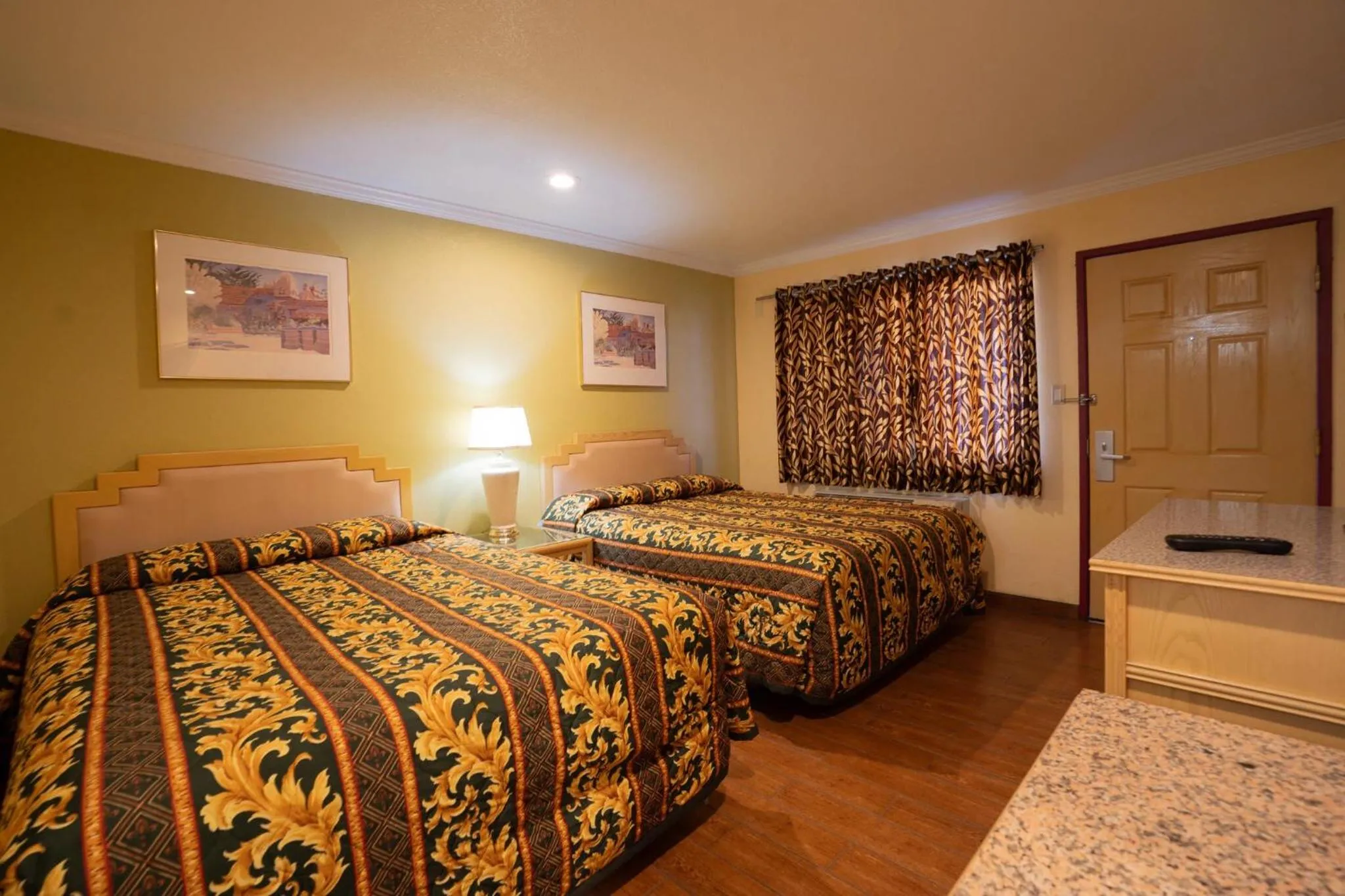 Deluxe 2 Double Beds Non-Smoking in Sunstar Inn