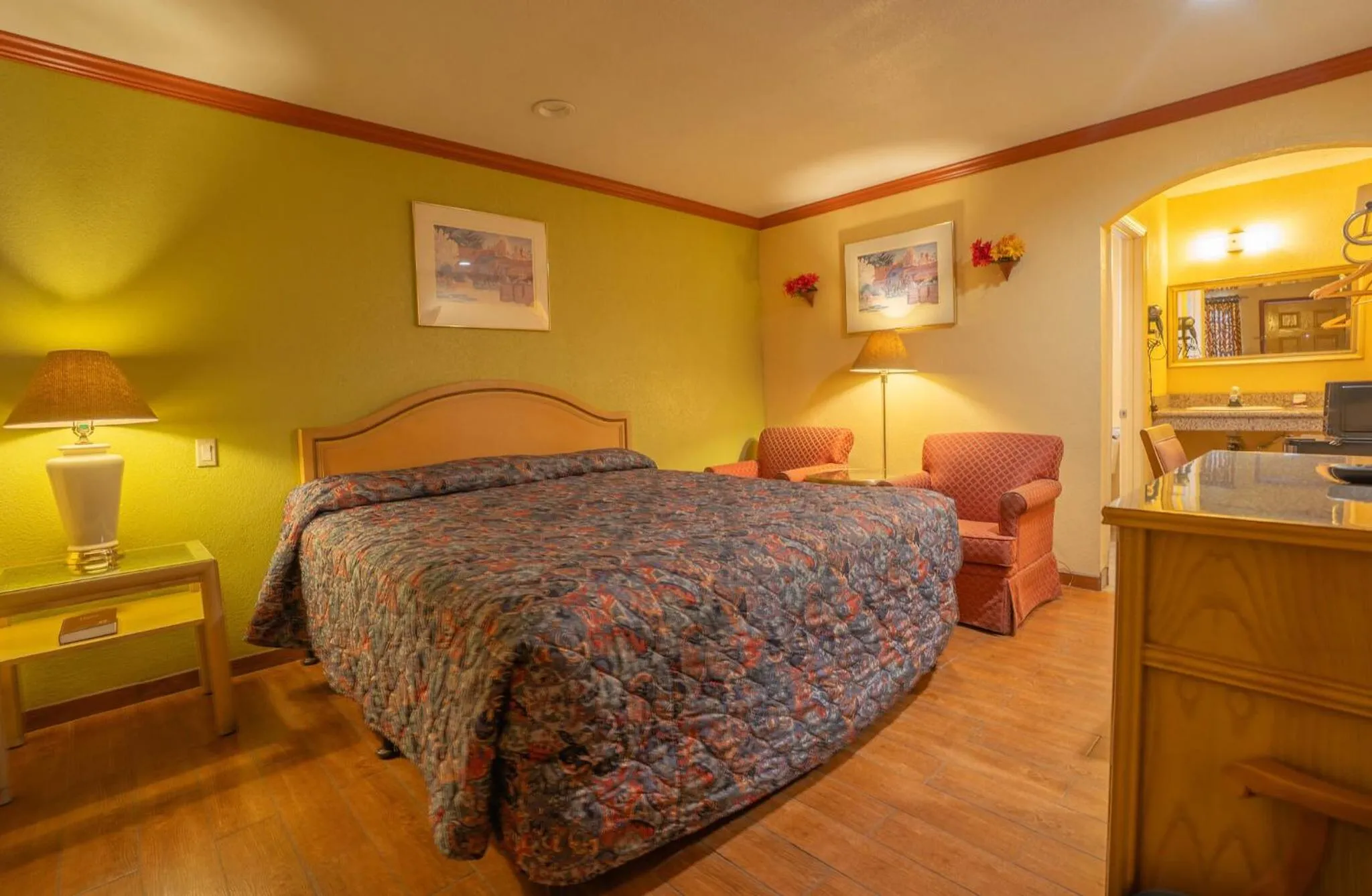 Deluxe King Bed Smoking in Sunstar Inn