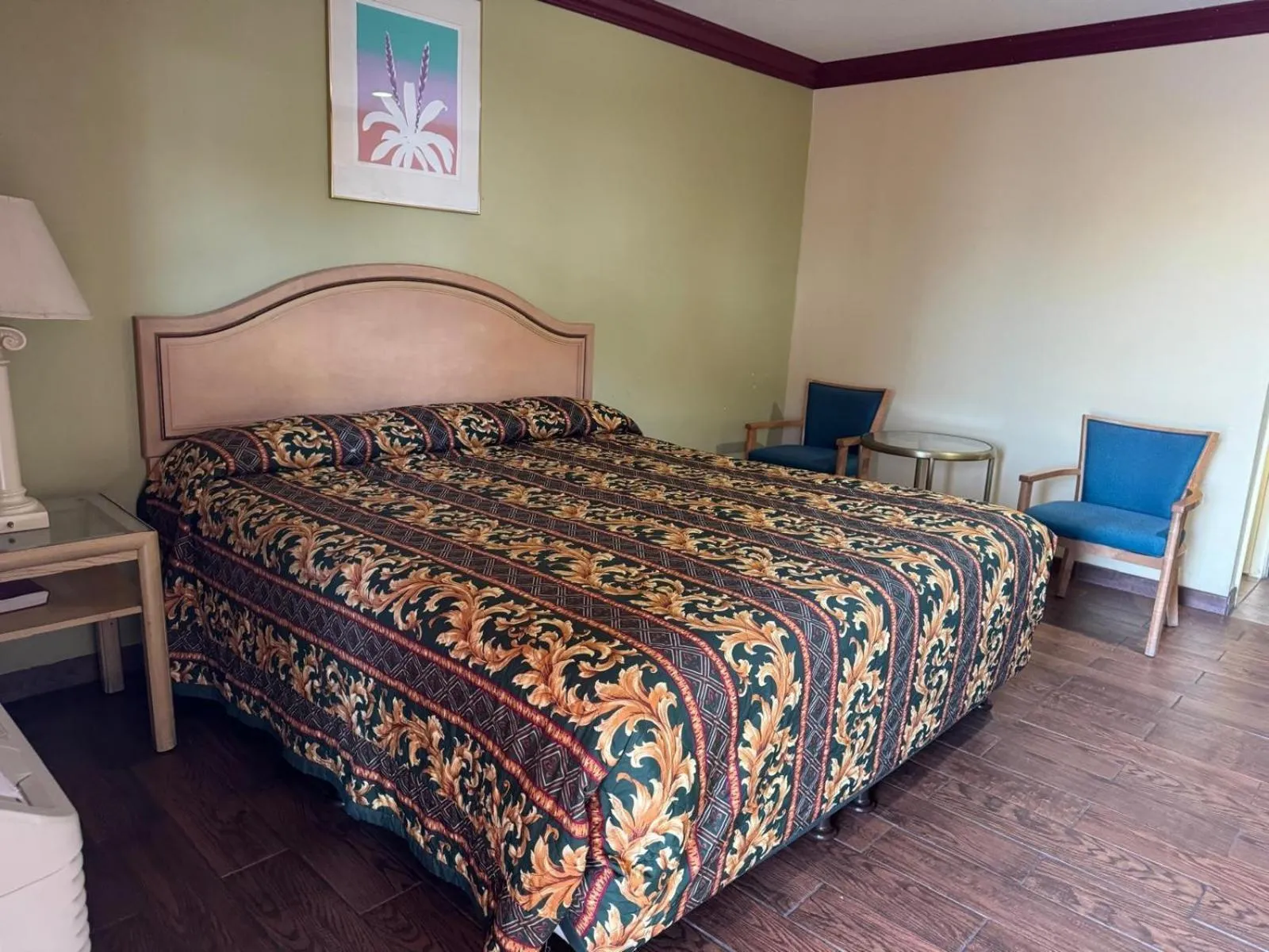 King Bed Non-Smoking in Sunstar Inn