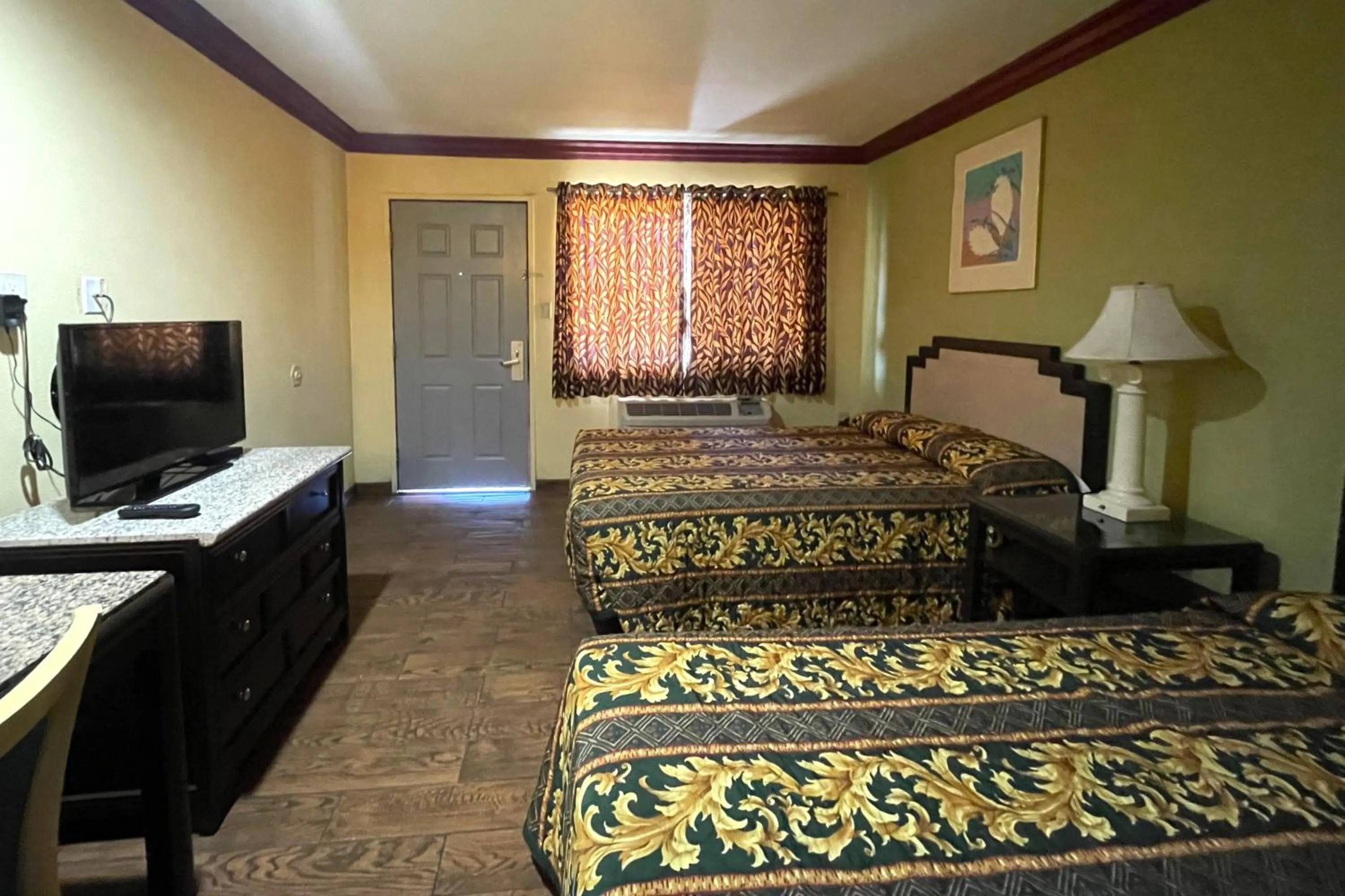 Standard Room 2 Double Beds in Sunstar Inn Los Banos near I-5
