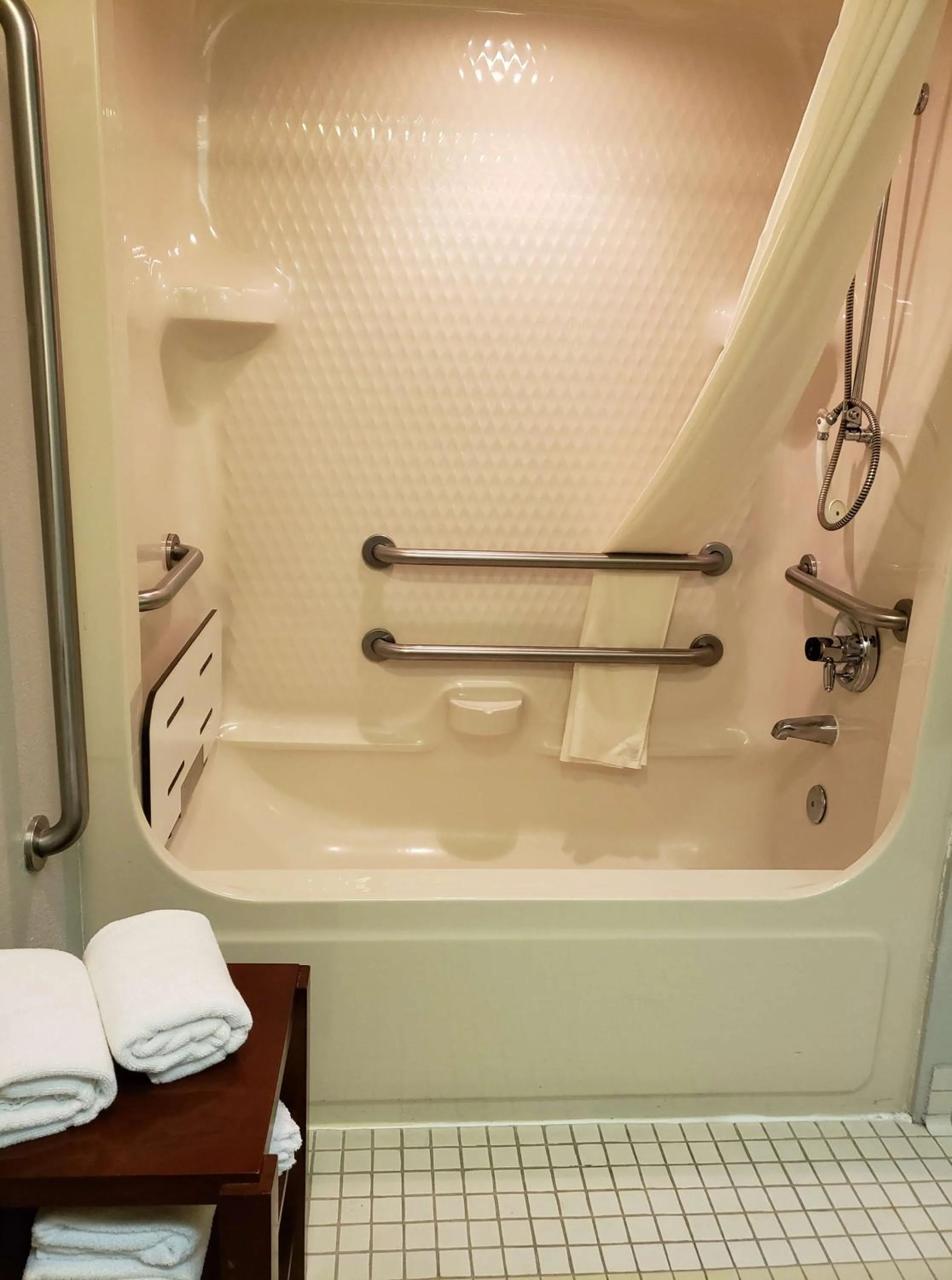 King Room with Bath Tub - Disability Access in Denver North Hotel